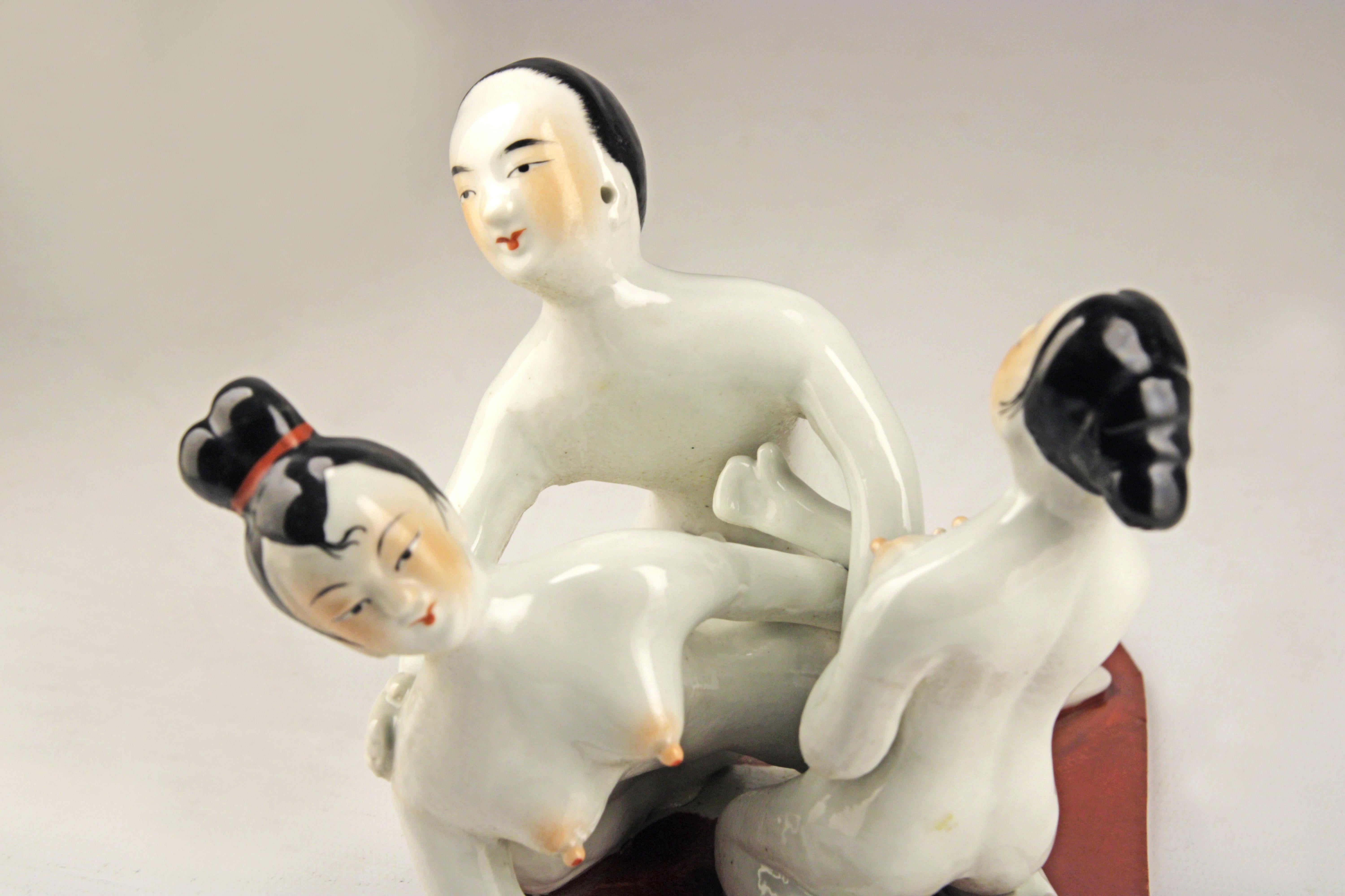 Porzellan erotische Figur China (Frühes 20. Jahrhundert) im Angebot