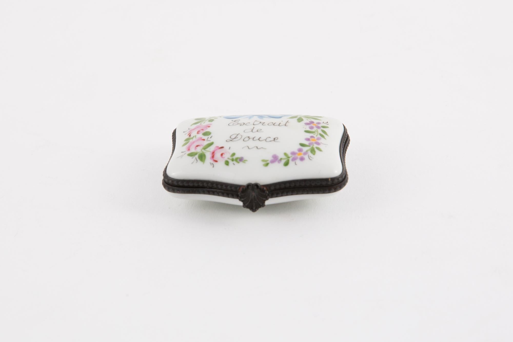 Women's or Men's Porcelain Extrait De Douce Medecine Box For Sale