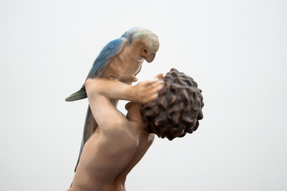 axel parrot figurine