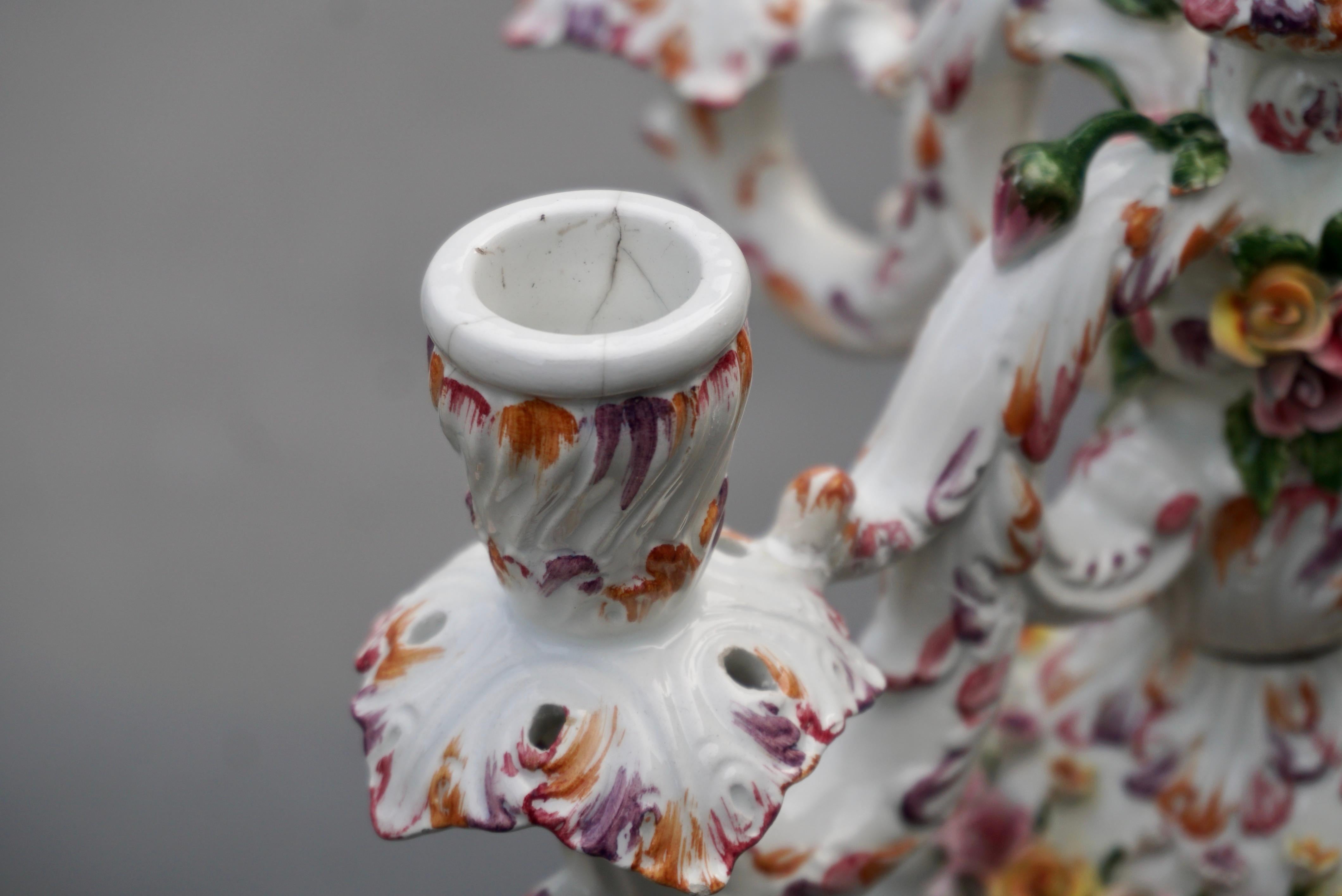 Candélabre à fleurs figuratif chérubin en porcelaine  en vente 8