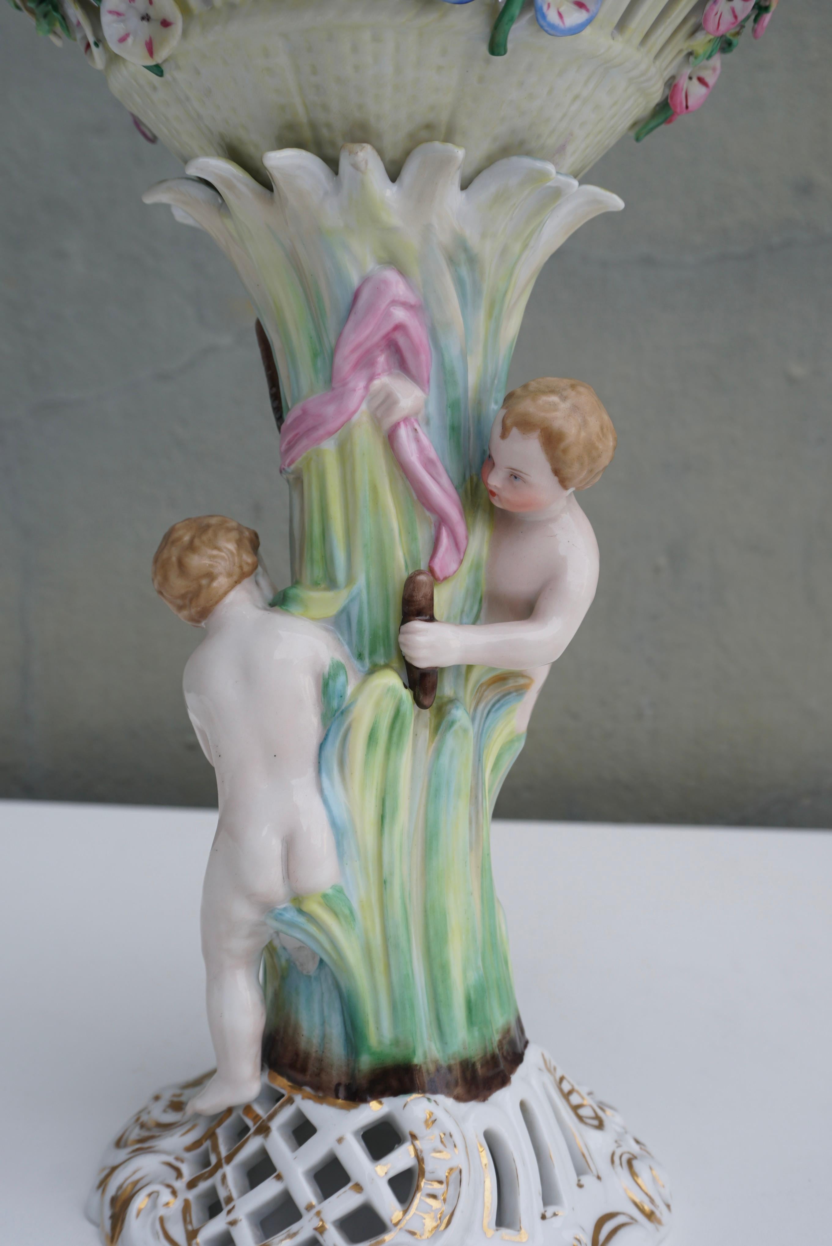 Porzellan Figuraler Cherub Jardinière oder Tafelaufsatz Schale im Angebot 2