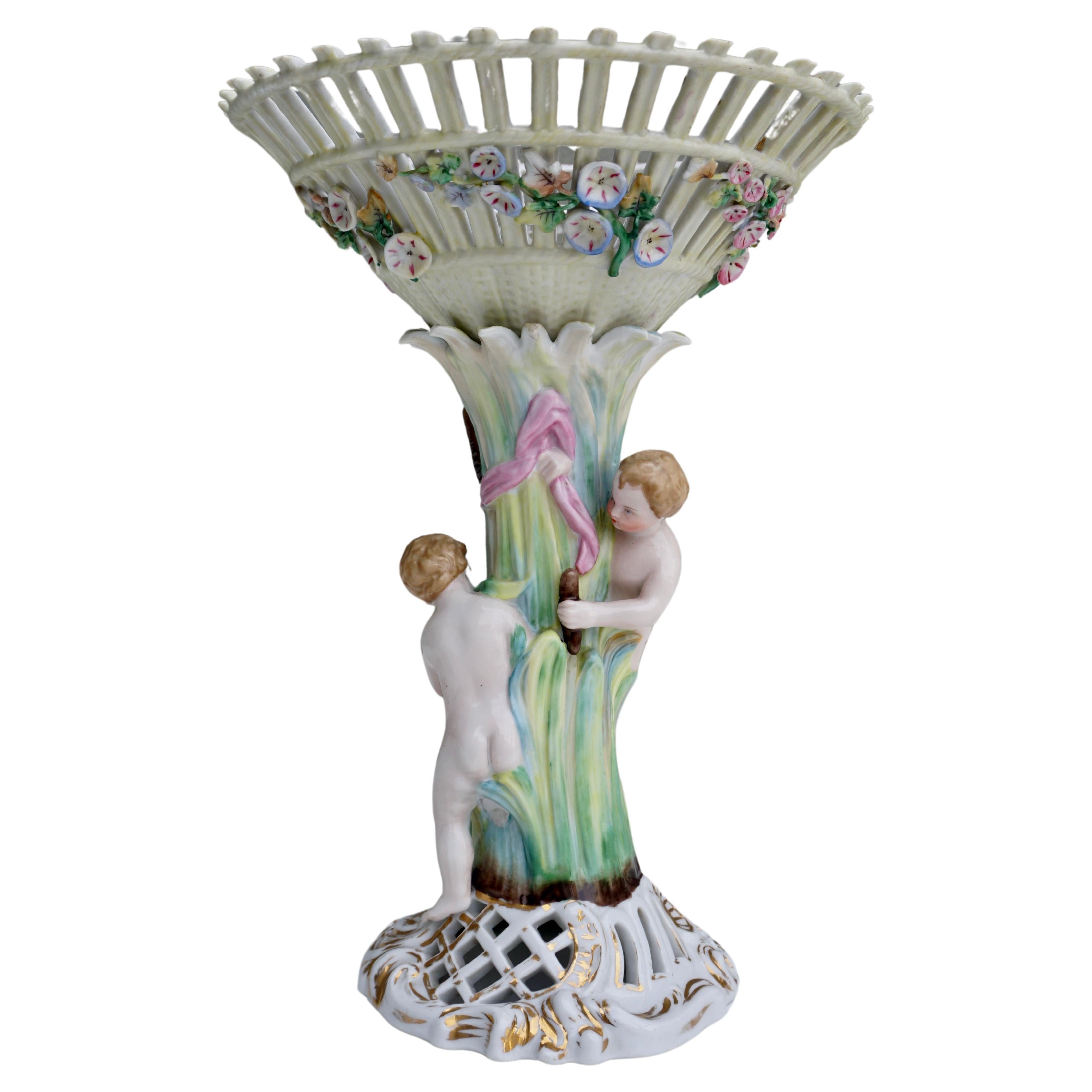 Jardinière ou bol de centre de table en porcelaine avec chérubin figuratif en vente