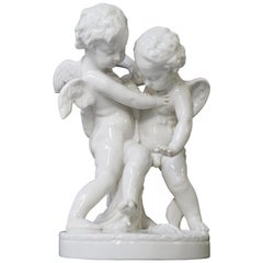  Escultura figurativa de porcelana que representa a dos angelitos, Putti