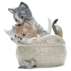 Figura de porcelana «Gatitos curiosos», España, Valencia, de José Santaeulalia, década de 2010