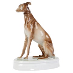 Statuetta in porcellana "Greyhound", Ungheria, realizzata da Zsolnay Porcelánmanufaktúra Zrt, anni '20