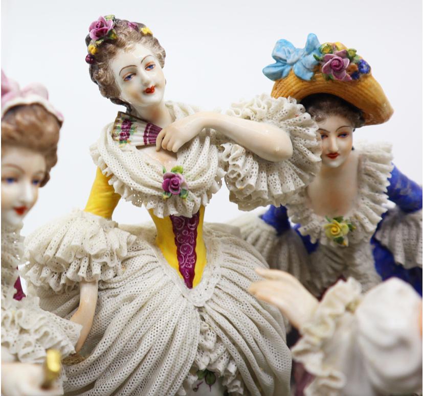 Porzellanfigurengruppe, die den Blinden spielen, 19. Jahrhundert, Französisch im Angebot 3