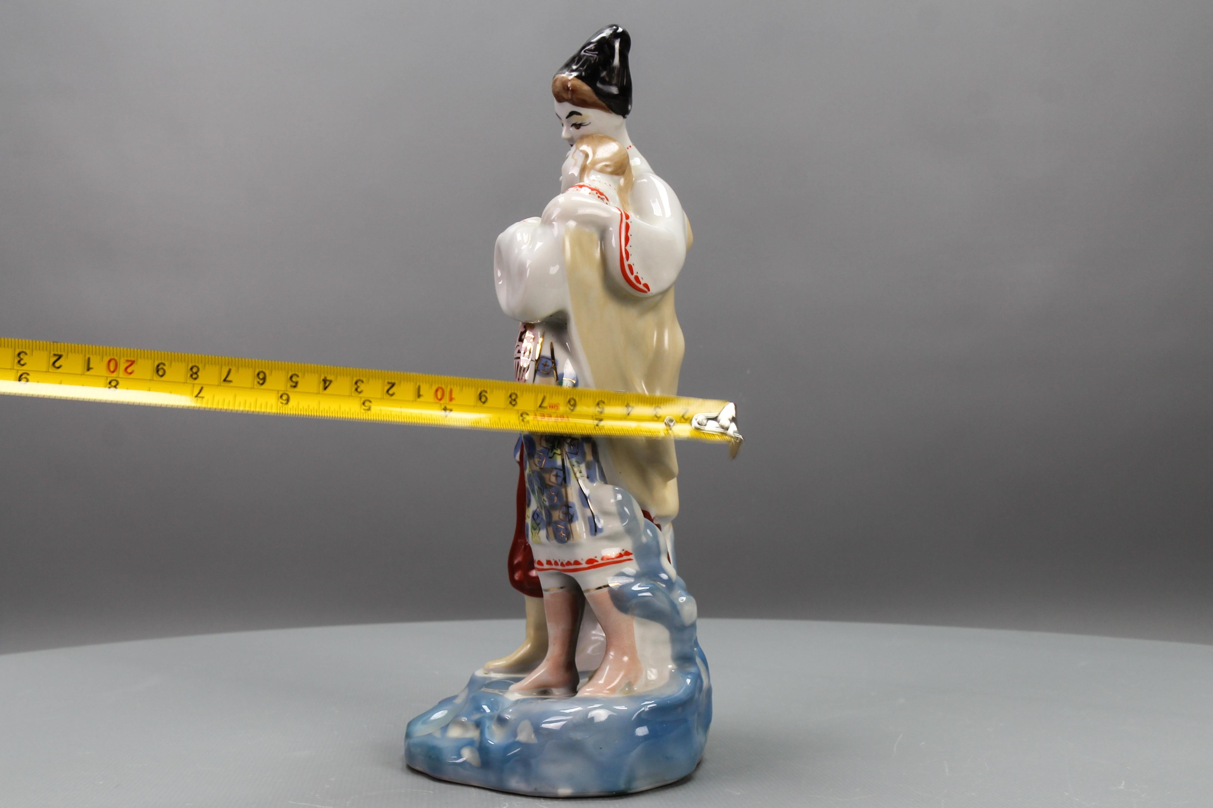 Porzellanfigur Mai-Nachtstatue eines liebenden Paares, Ukraine, 1970er Jahre im Angebot 9