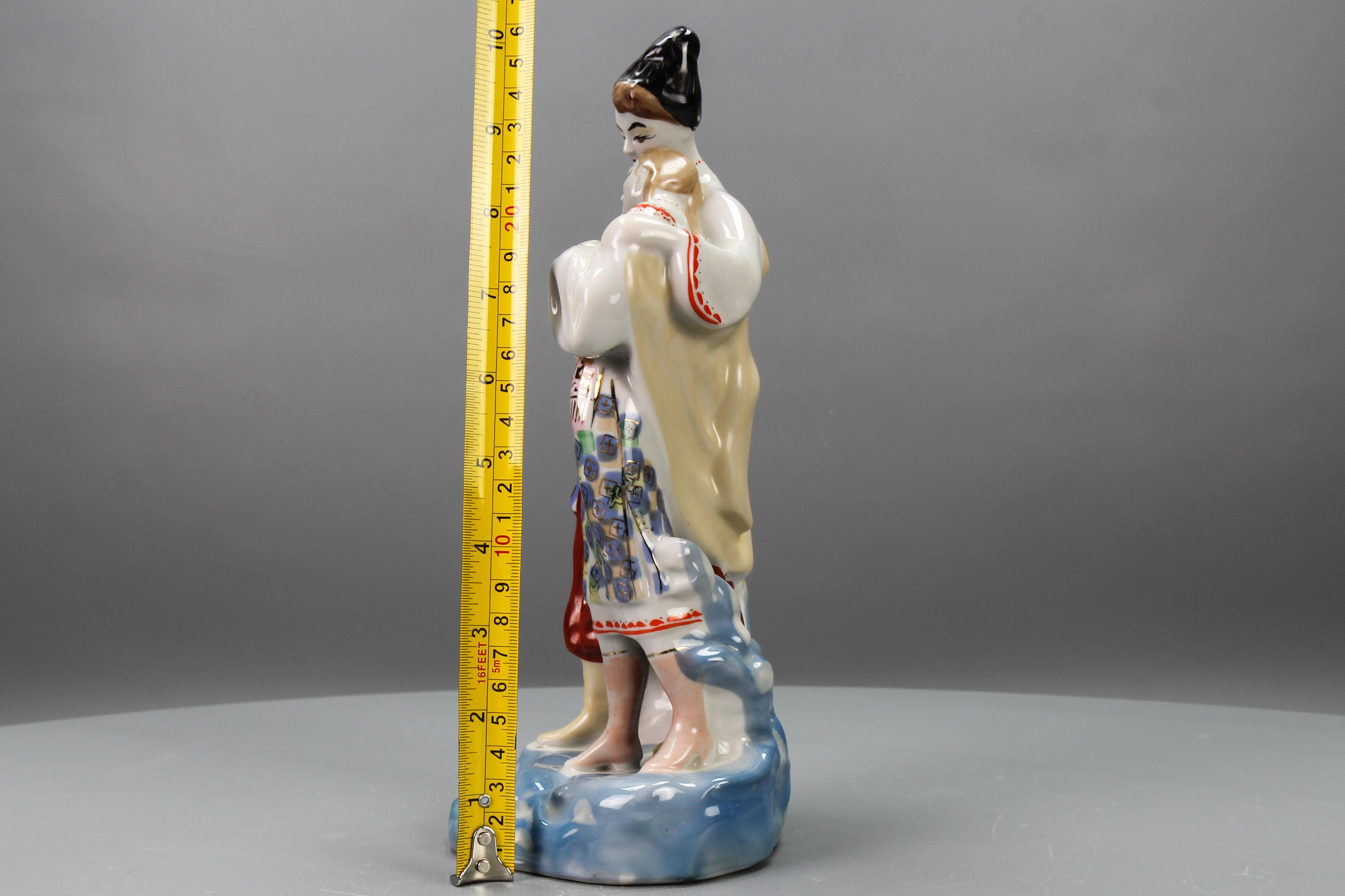 Porzellanfigur Mai-Nachtstatue eines liebenden Paares, Ukraine, 1970er Jahre im Angebot 10