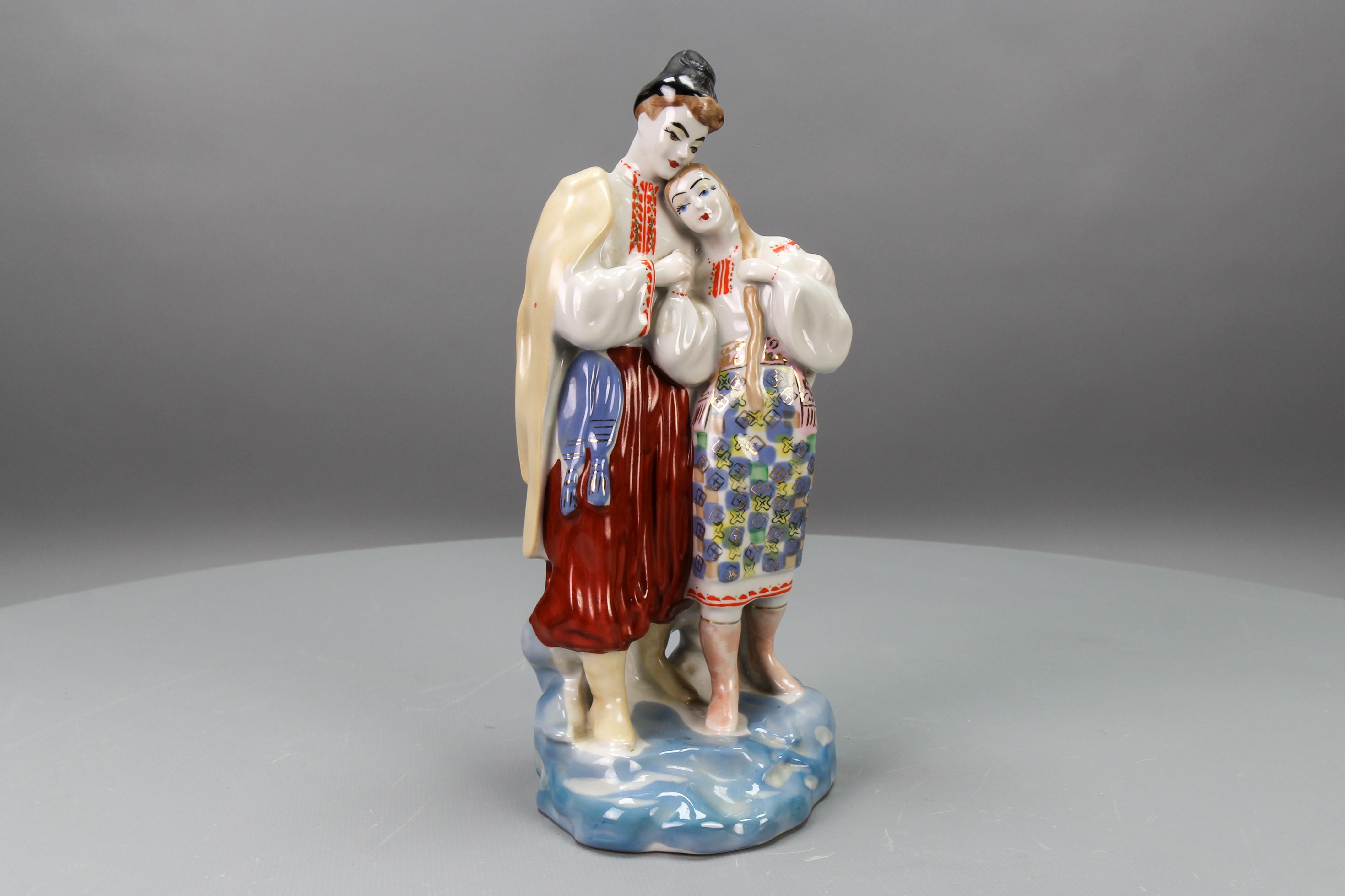 Porzellanfigur Mai-Nachtstatue eines liebenden Paares, Ukraine, 1970er Jahre (Moderne der Mitte des Jahrhunderts) im Angebot