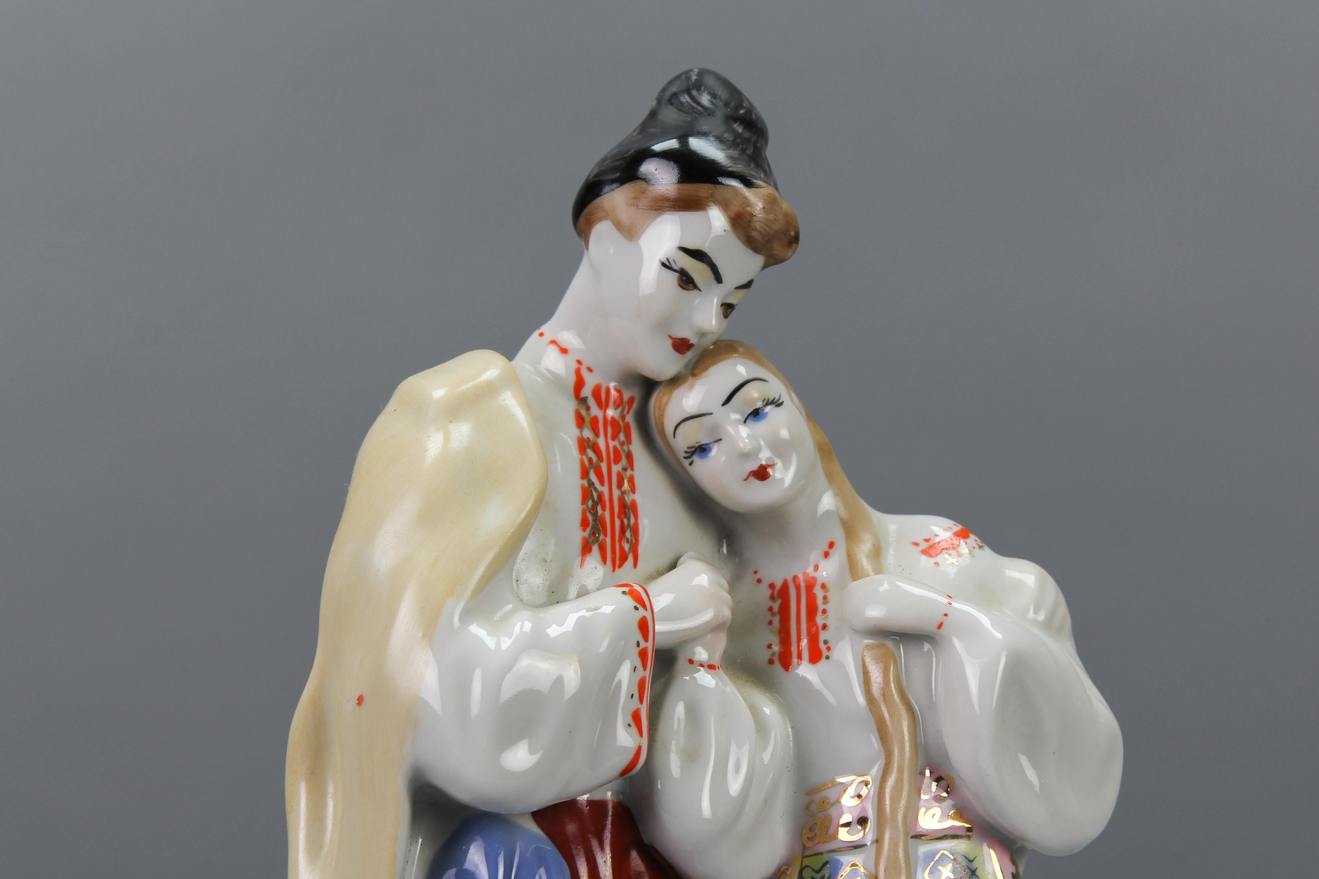 Porzellanfigur Mai-Nachtstatue eines liebenden Paares, Ukraine, 1970er Jahre (Ukrainisch) im Angebot