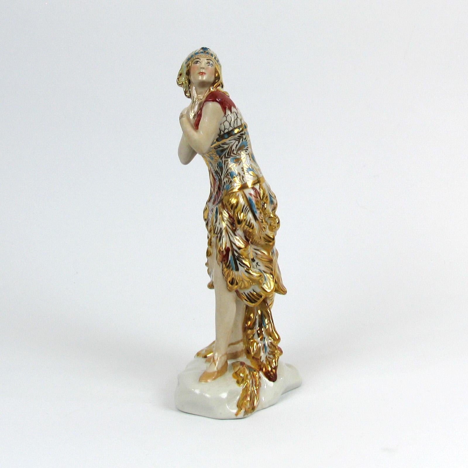 Figura de porcelana, Bailarina rusa diseñada por Dimitri Iwanow para Lomonosov en venta 2
