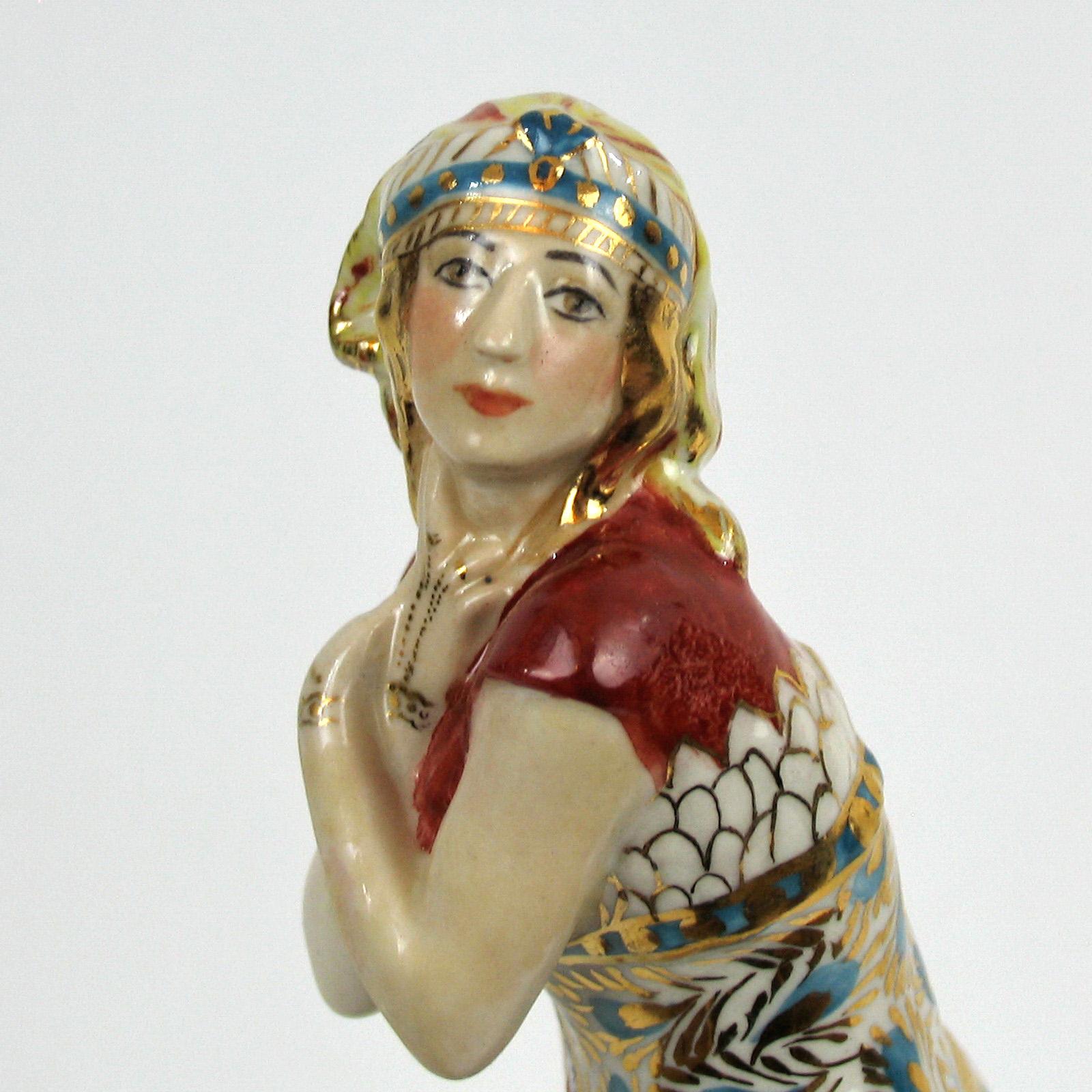 Figura de porcelana, Bailarina rusa diseñada por Dimitri Iwanow para Lomonosov en venta 3