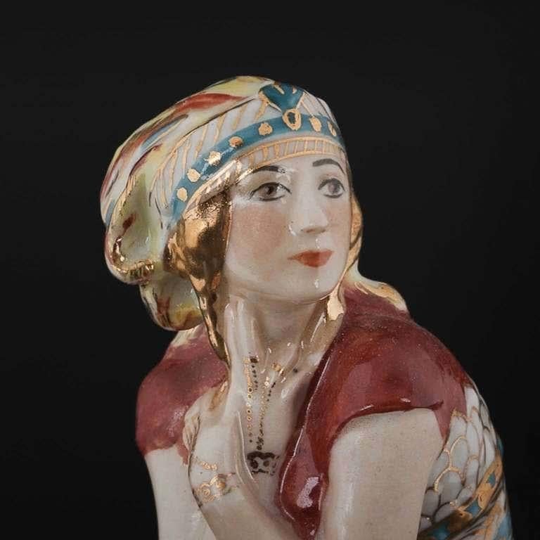 Figura de porcelana, Bailarina rusa diseñada por Dimitri Iwanow para Lomonosov en venta 8
