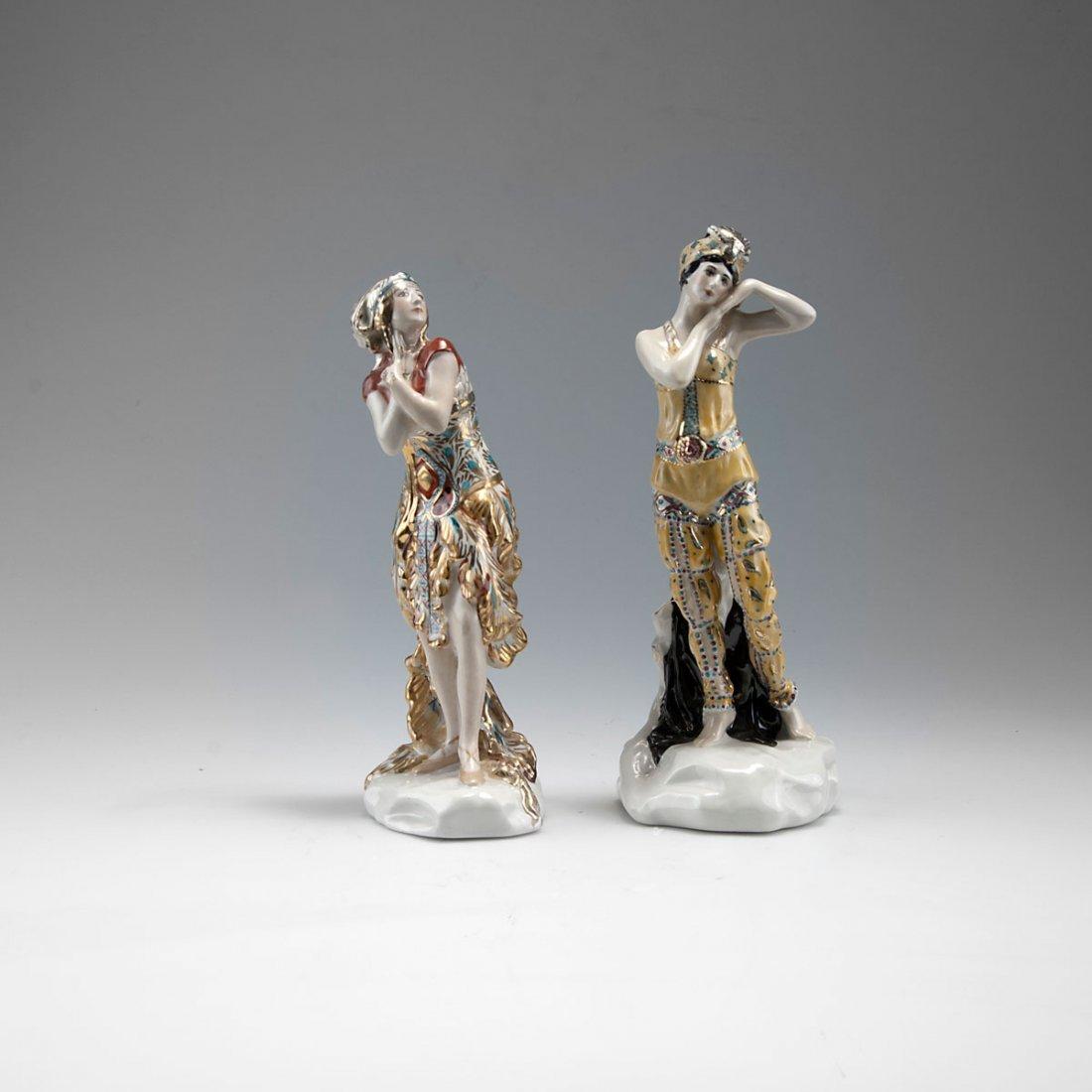 Figura de porcelana, Bailarina rusa diseñada por Dimitri Iwanow para Lomonosov en venta 10