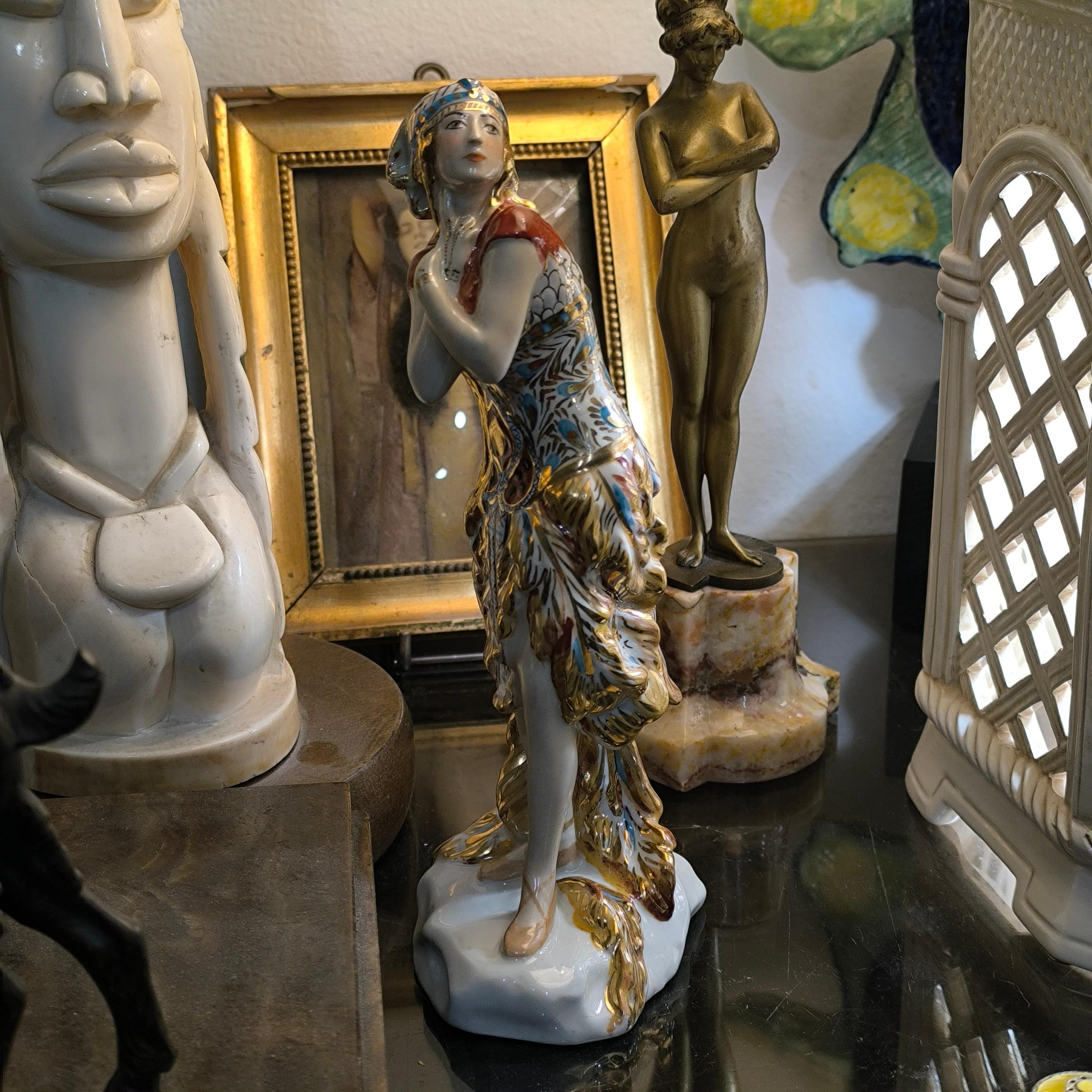 Figura de porcelana, Bailarina rusa diseñada por Dimitri Iwanow para Lomonosov Ruso en venta