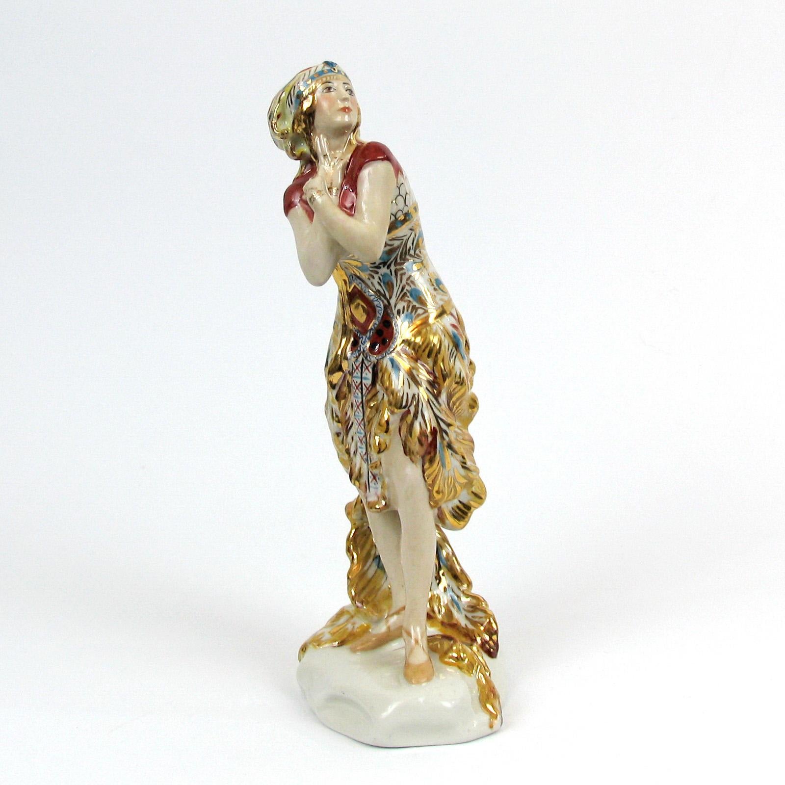 Figura de porcelana, Bailarina rusa diseñada por Dimitri Iwanow para Lomonosov Dorado en venta