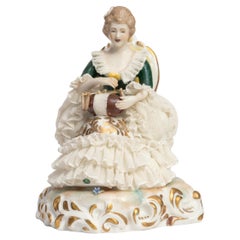 Figura de porcelana Mujer en sillón de Capodimonte, 1834