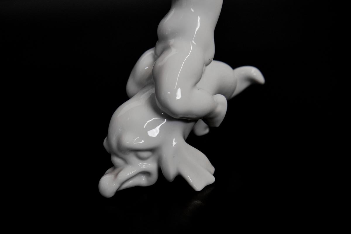 Bing & Grøndahl figurine en porcelaine, garçon sur le dauphin Excellent état - En vente à Chorzów, PL