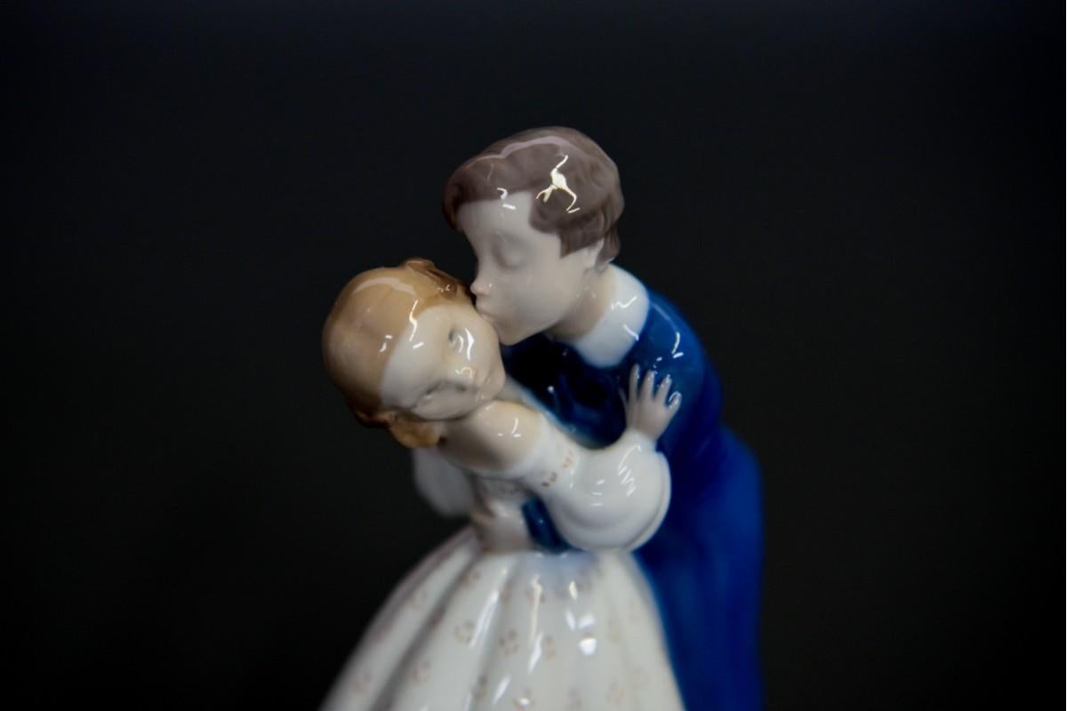 Porcelain figurine Bing & Grondahl, no. 2162 In Excellent Condition For Sale In Chorzów, PL
