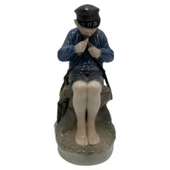 Porzellanfigur „Mädchen, der einen Stock schmiegt“, Royal Copenhagen, Dänemark, 1960er Jahre