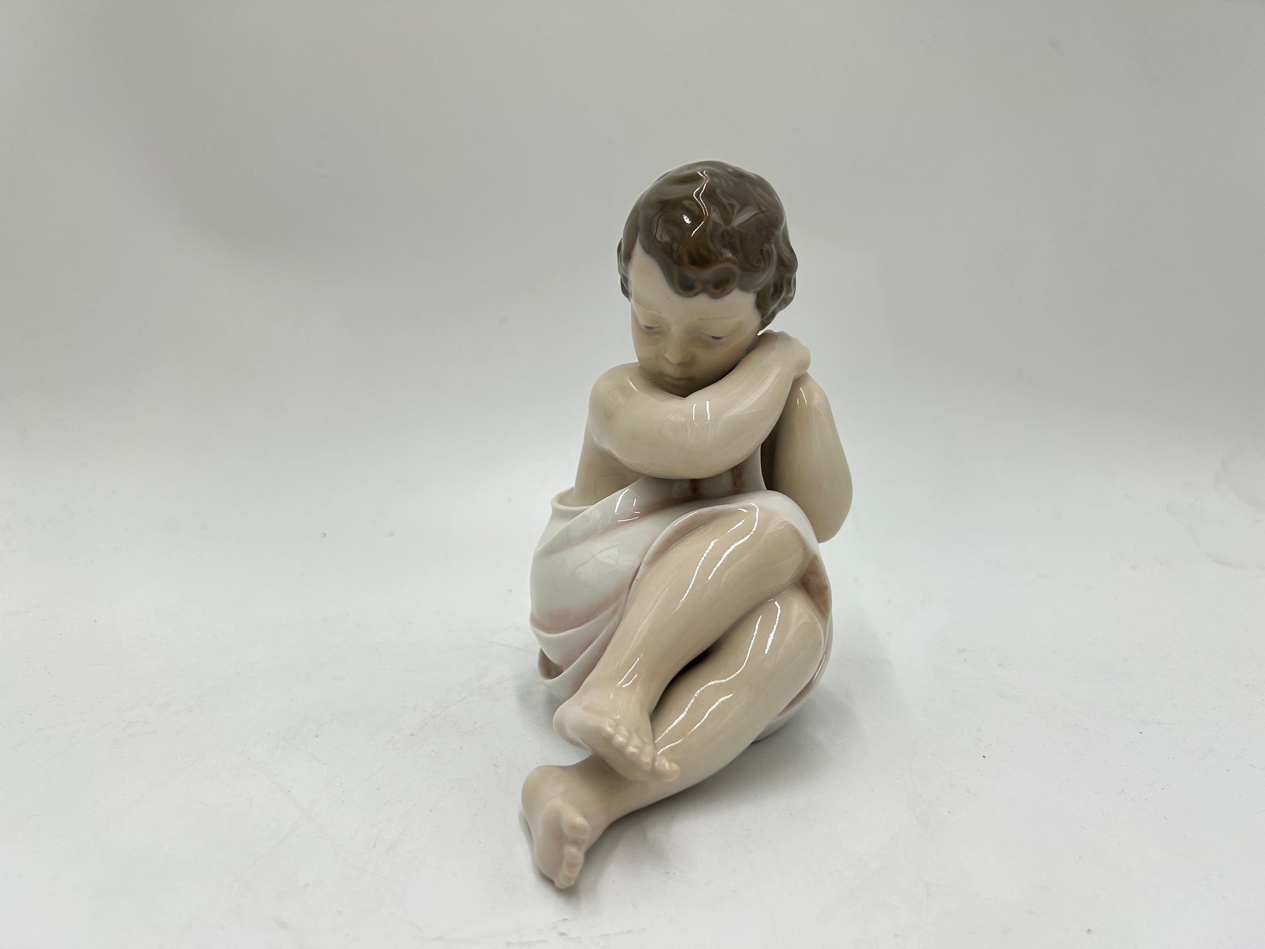 Porcelain figurine of a cuddling child model #3009
Produced by the Danish manufacture Royal Copenhagen
Mark used in 1951.
Very good condition, no damage
Measures: height: 15cm
width: 14cm
depth: 9cm.