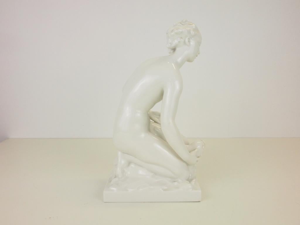Porcelain Figurine Depicting a Nude with a Koi by Suze Muller for KPM, Berlin For Sale 1