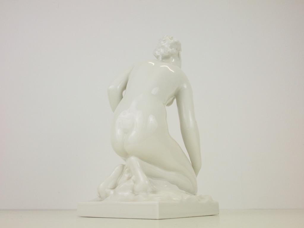 Porcelain Figurine Depicting a Nude with a Koi by Suze Muller for KPM, Berlin For Sale 3
