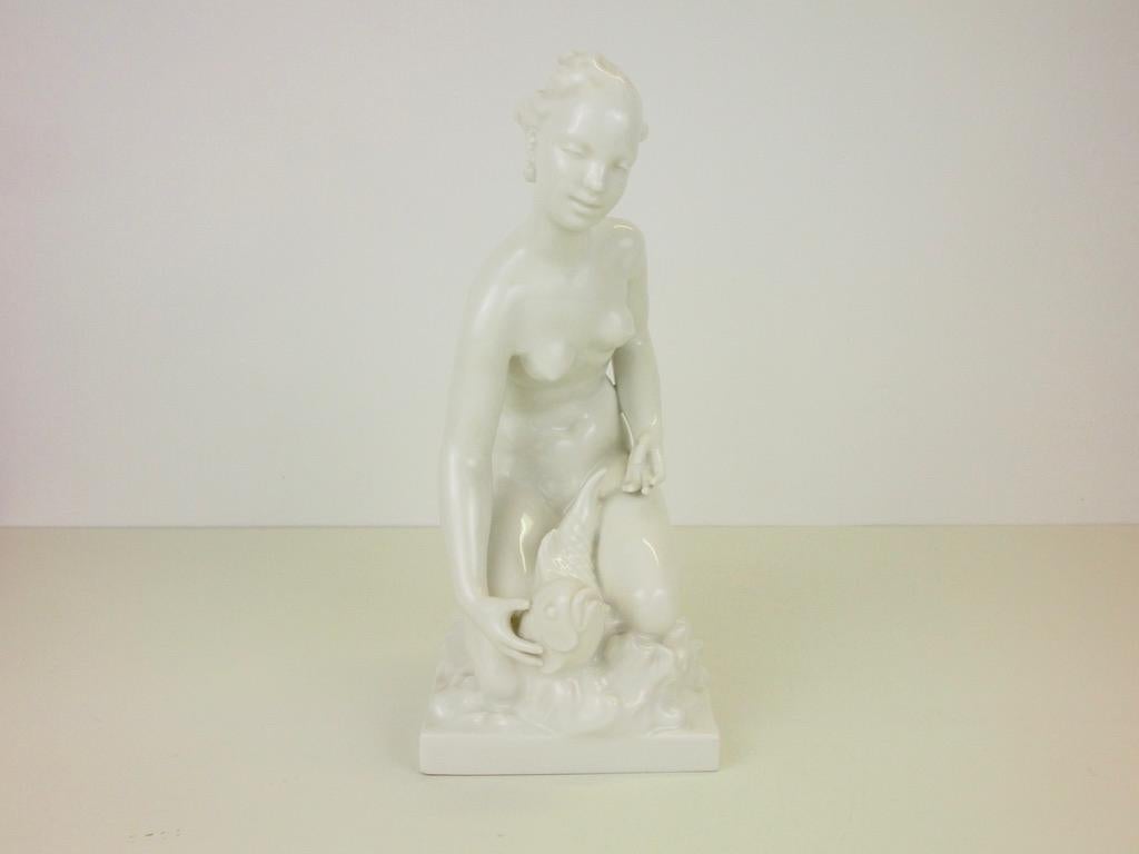 German Porcelain Figurine Depicting a Nude with a Koi by Suze Muller for KPM, Berlin For Sale