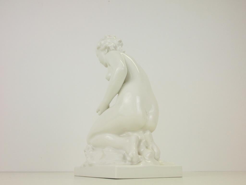 20th Century Porcelain Figurine Depicting a Nude with a Koi by Suze Muller for KPM, Berlin For Sale