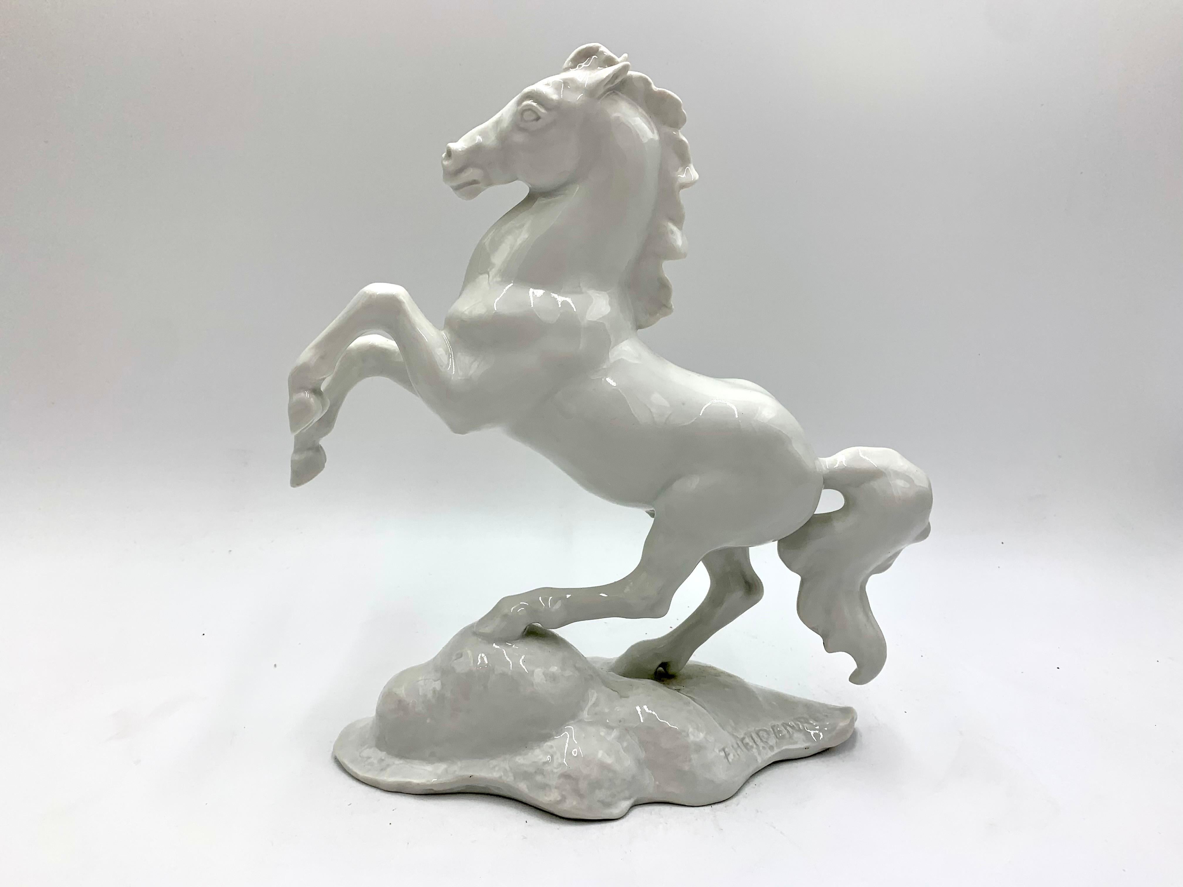 A large porcelain figurine of a horse.
White glazed porcelain.
Design by F. Heidenreich for Rosenthal. The year 1944.
Without damages.
Measures: height 27.5 cm / width 28 cm / depth 9 cm.