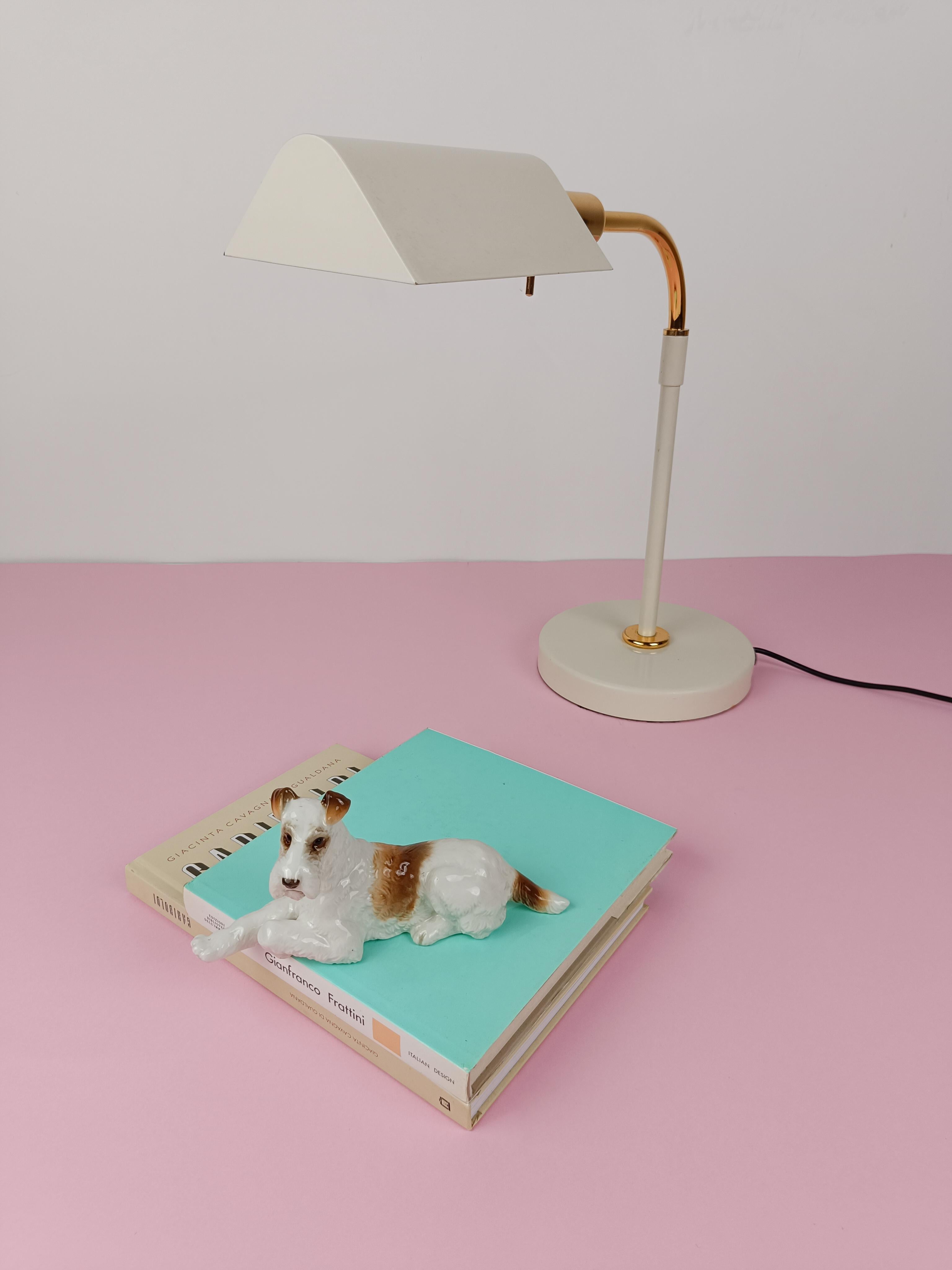 Tedesco Statuetta in porcellana a forma di Wire Fox Terrier di Hutschenreuter Porcelain anni '50 in vendita