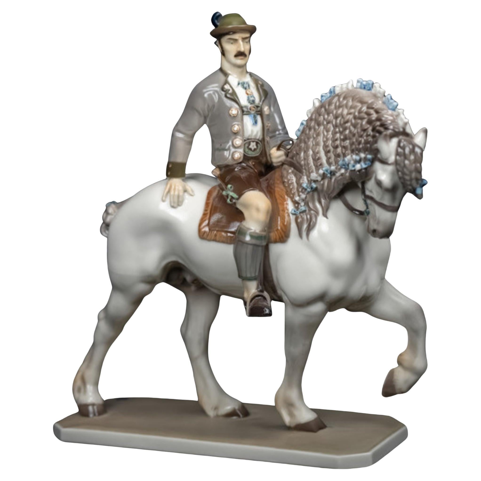 Figurilla de porcelana "Jinete Leonhardi" pintada bajo vidriado en venta