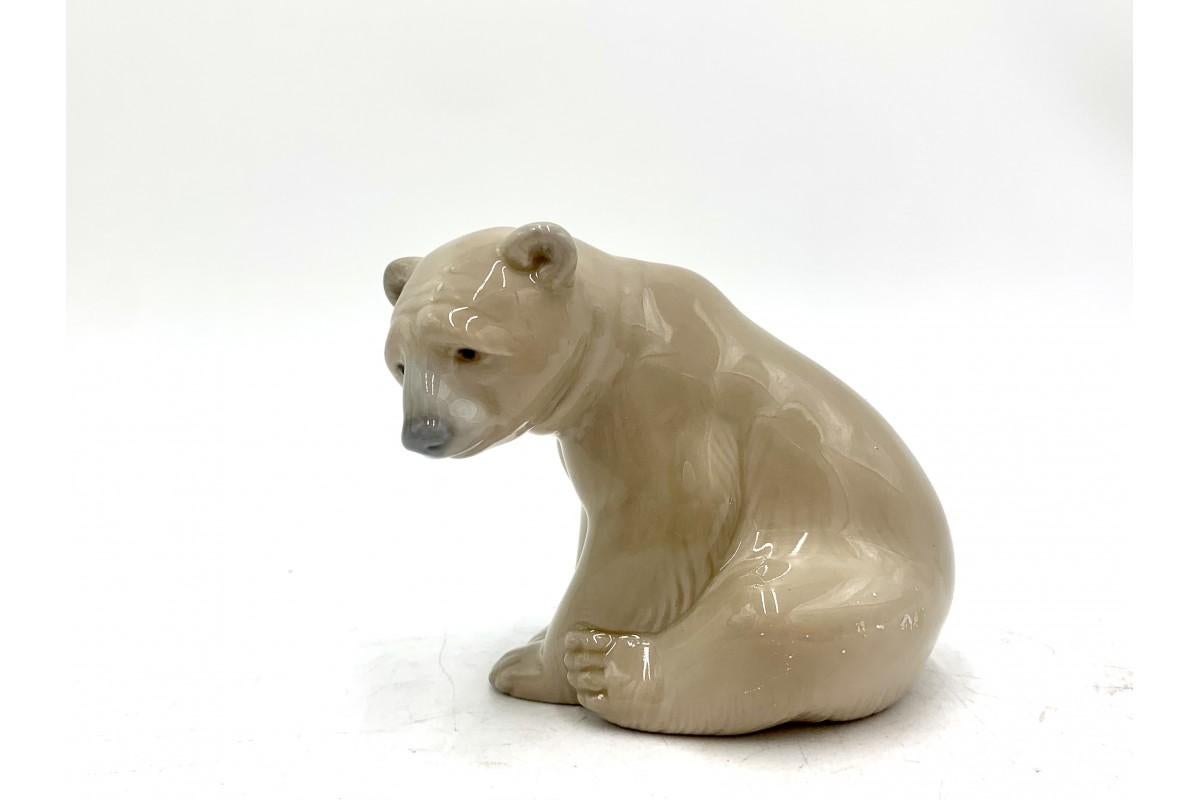 Porcelain figurine of a bear

Made in Spain by Lladro

Very good condition, no damage.