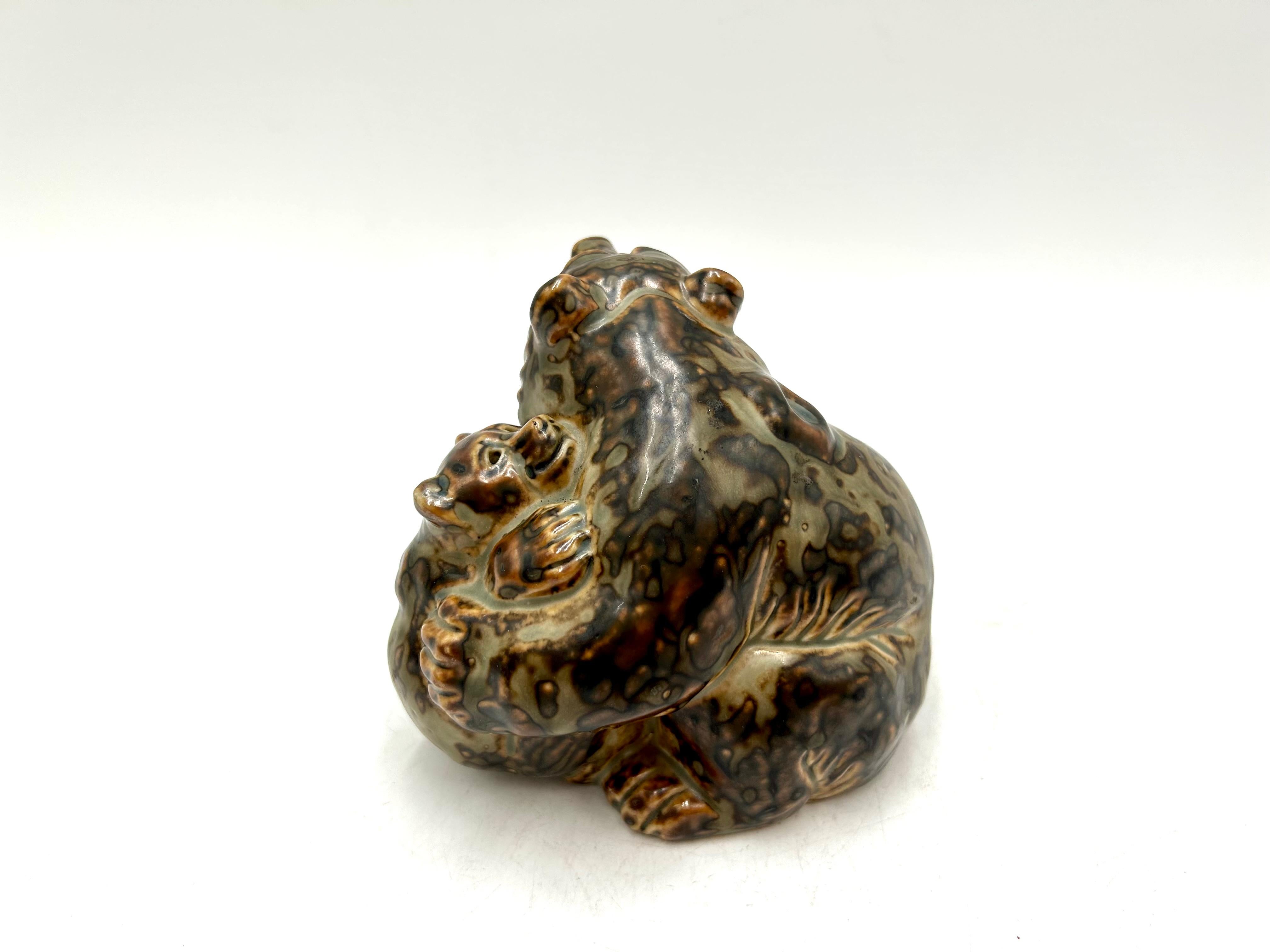 Figurine en porcelaine d'un ours avec un cube, conçue par Knud Kyhn, Royal Copenhagen Bon état - En vente à Chorzów, PL