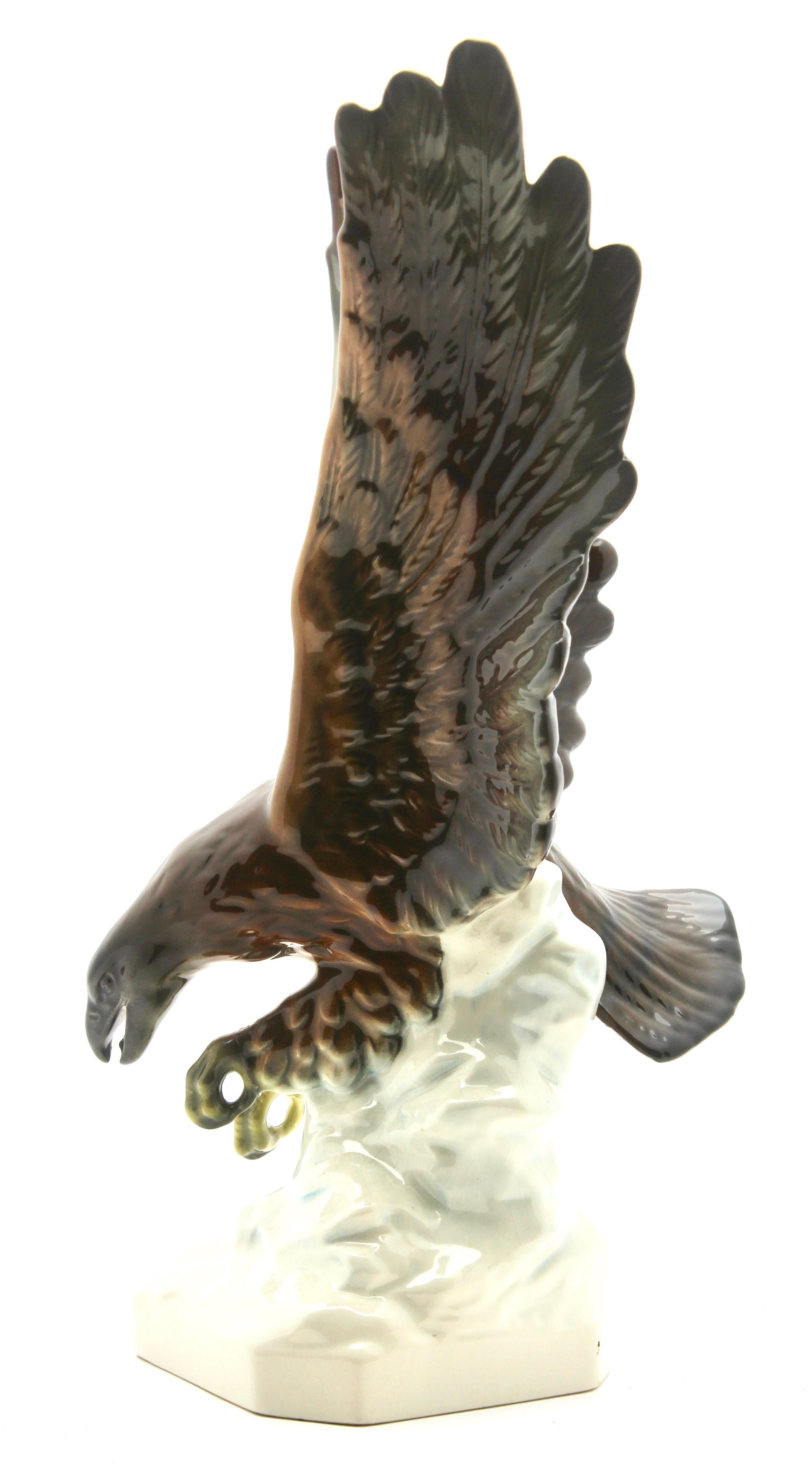 Porcelain Figurine of a Bird of Prey by Goebel Germany, Signed 'Goebel' In Good Condition For Sale In Verviers, BE