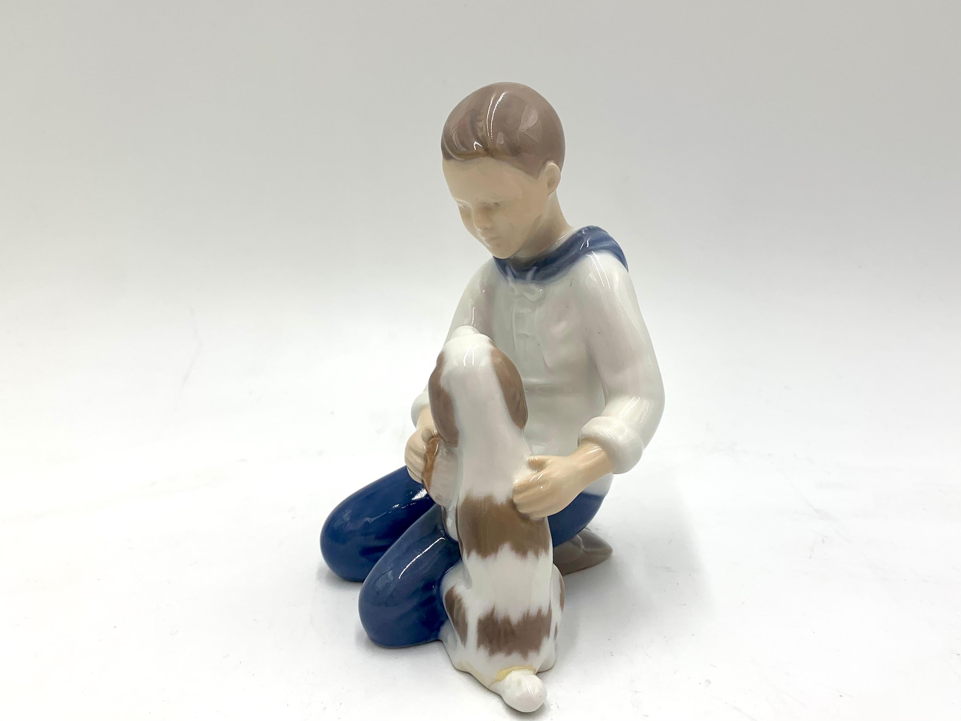 Porcelain figurine of a boy brushing a dog

Made in Denmark by Bing & Grondahl

Manufactured in 1952-1958.

Model number # 2334

Very good condition, the dog had a glued tail.

Measures: height 13cm width 9cm depth 8cm.