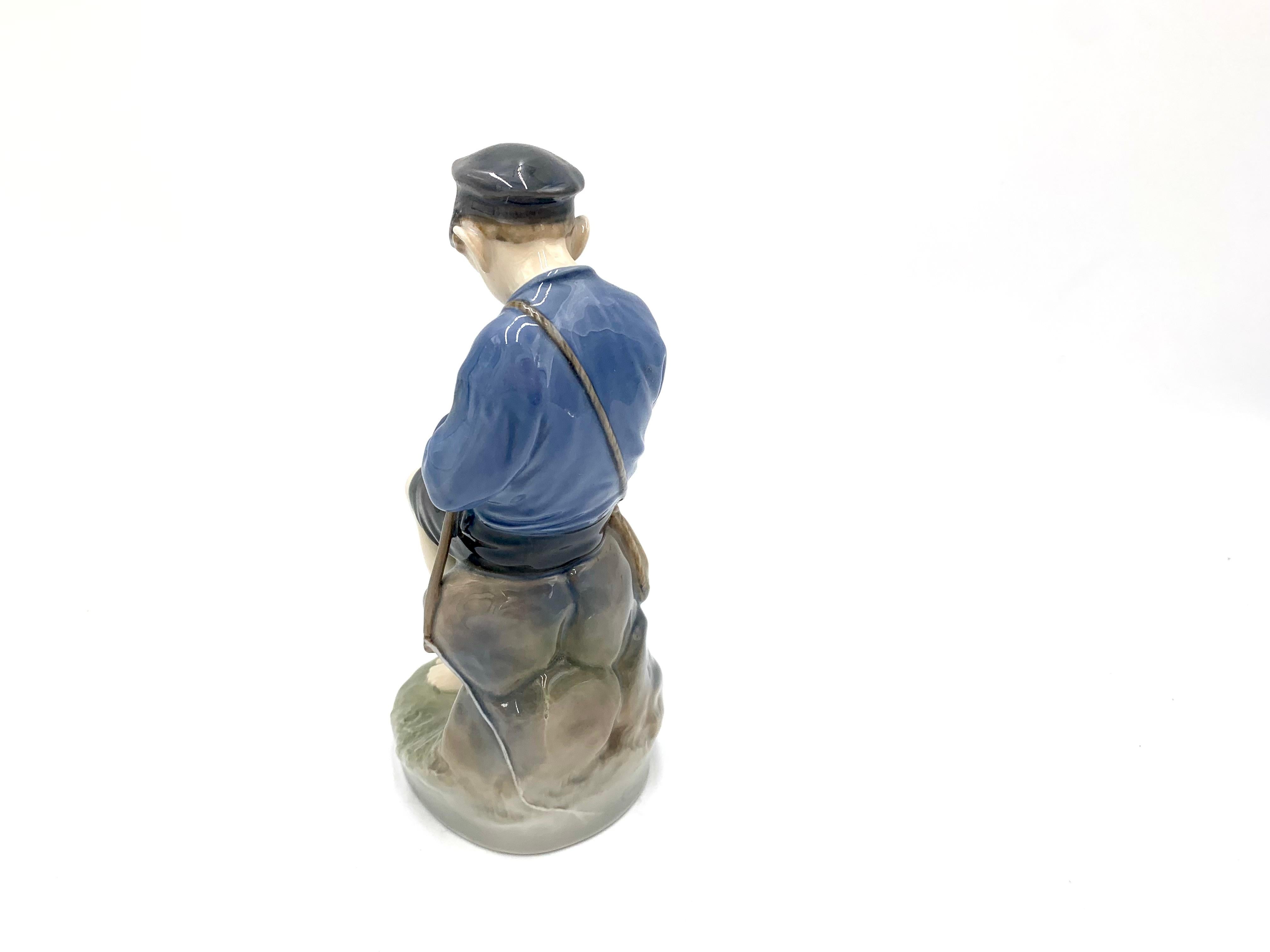 Mid-Century Modern Figurine en porcelaine représentant un garçon avec un Sticks, Royal Copenhagen, Danemark en vente