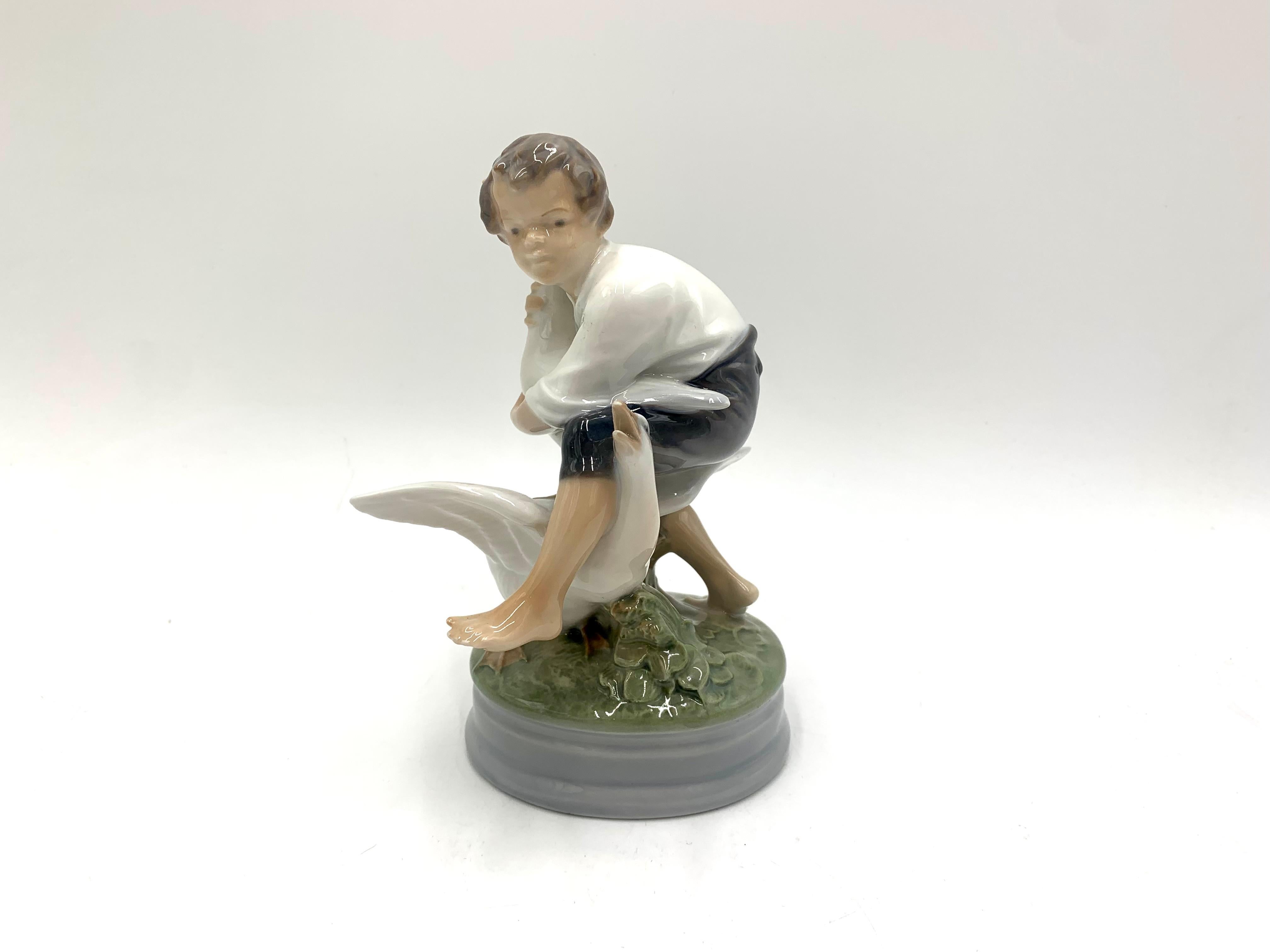 Porcelain figurine of a boy - goose thief.

Made in Denmark by the Royal Copenhagen manufactory

Manufactured in 1964.

Model number # 2139

Very good condition, 

Measures: height 17.5 width 9 cm depth 8 cm.