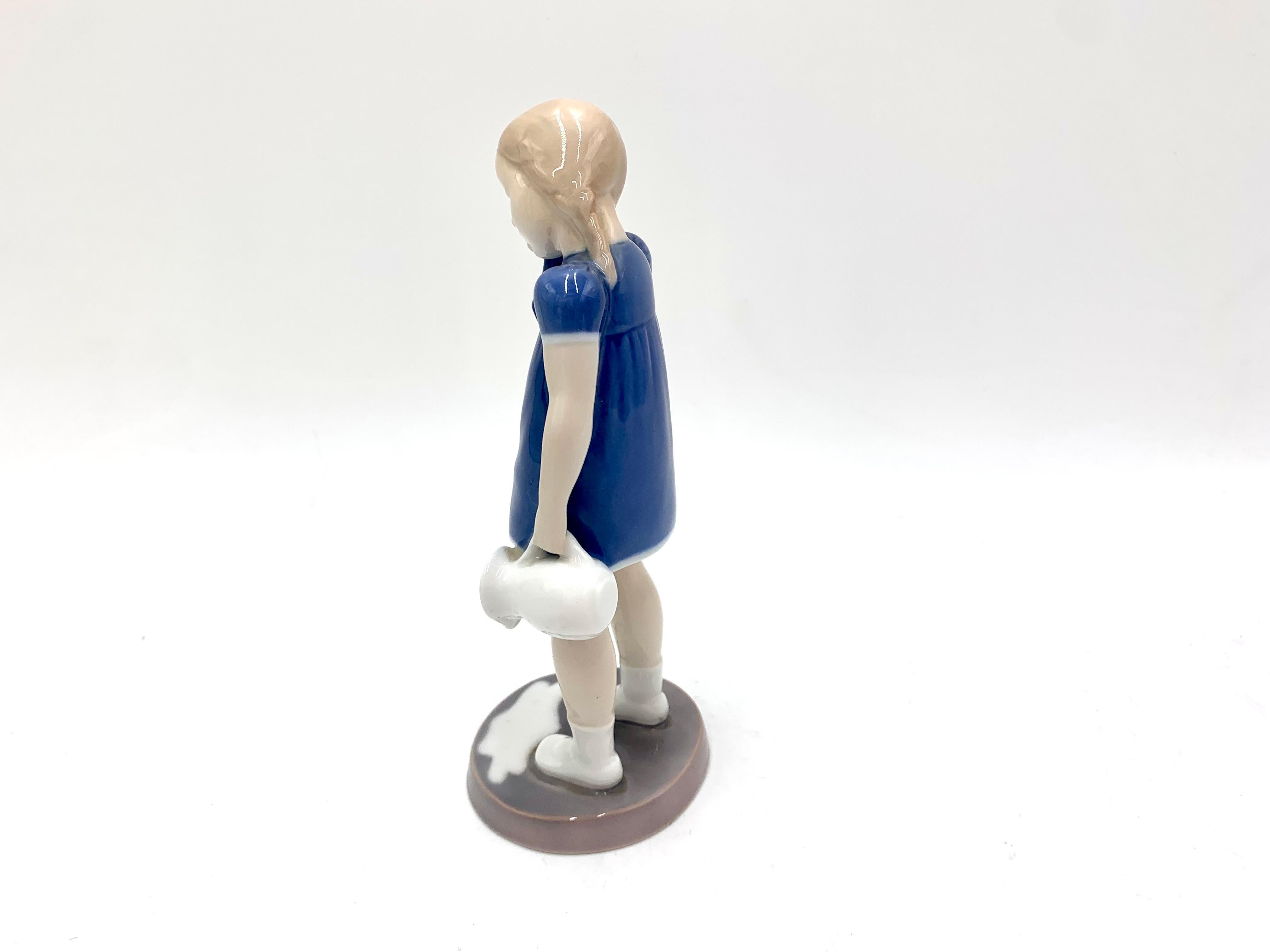 Mid-Century Modern Porcelain Figurine of a Crying Girl, Bing & Grondahl, Denmark, 1950s / 1960s