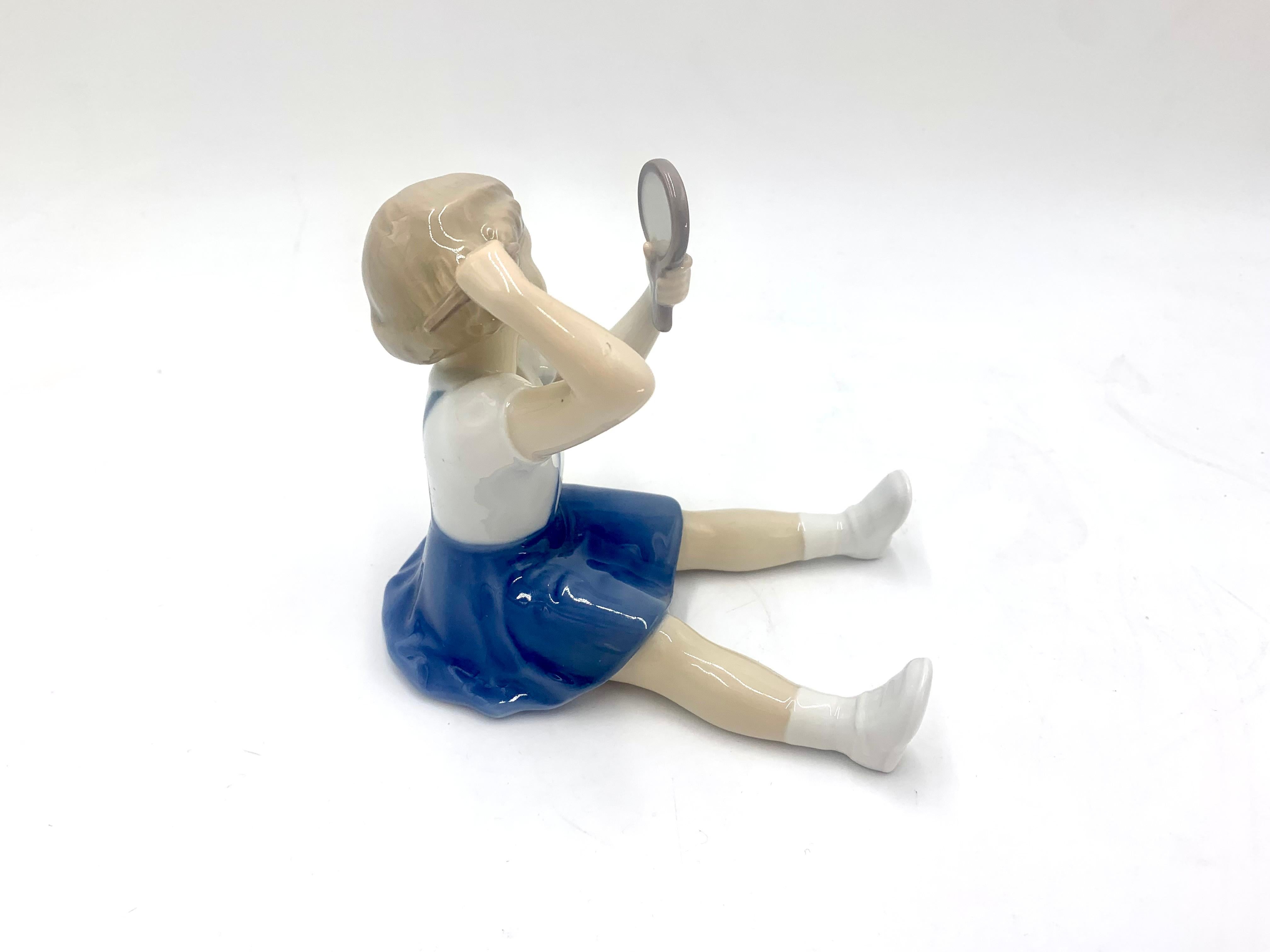 Mid-Century Modern Porcelain Figurine of a Girl Combing, Bing & Grondahl, Denmark, 1950s / 1960s For Sale