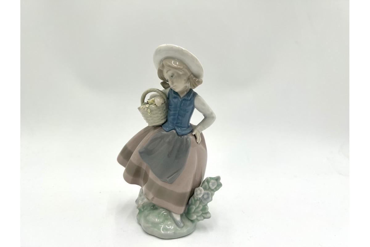 Spanish Porcelain Figurine of a Girl with a Basket, Nao Lladro, Spain