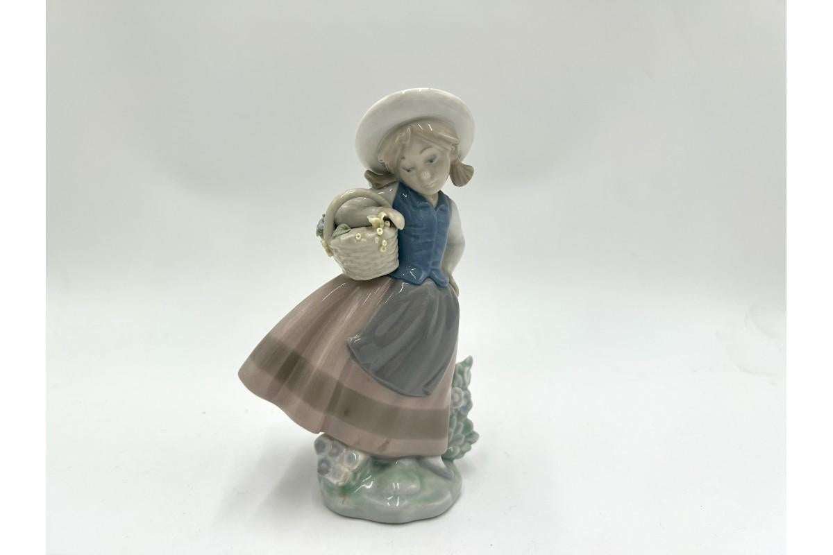 Late 20th Century Porcelain Figurine of a Girl with a Basket, Nao Lladro, Spain