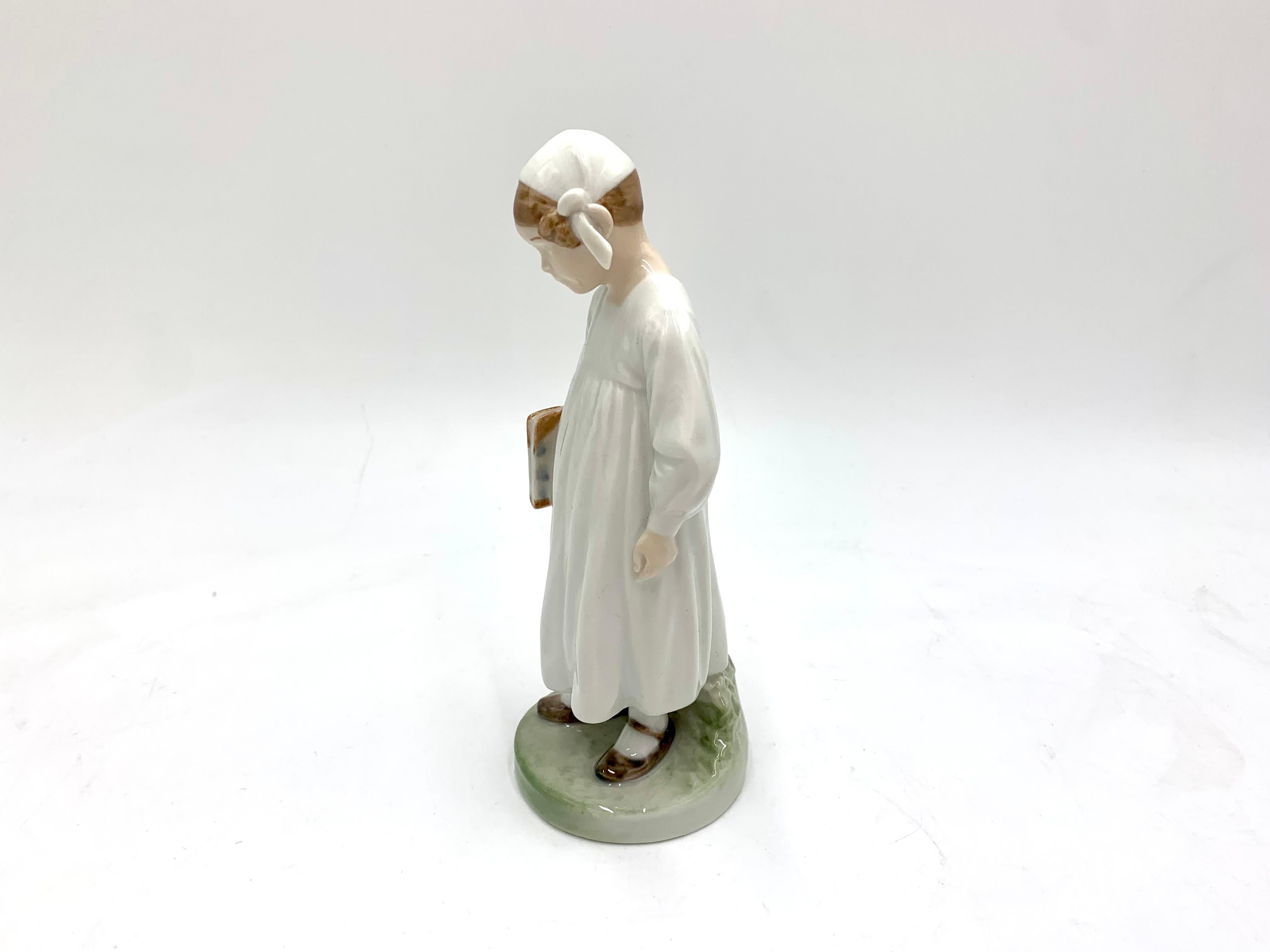 Porcelain Figurine of a Girl with a Book, Royal Copenhagen, Denmark In Good Condition In Chorzów, PL
