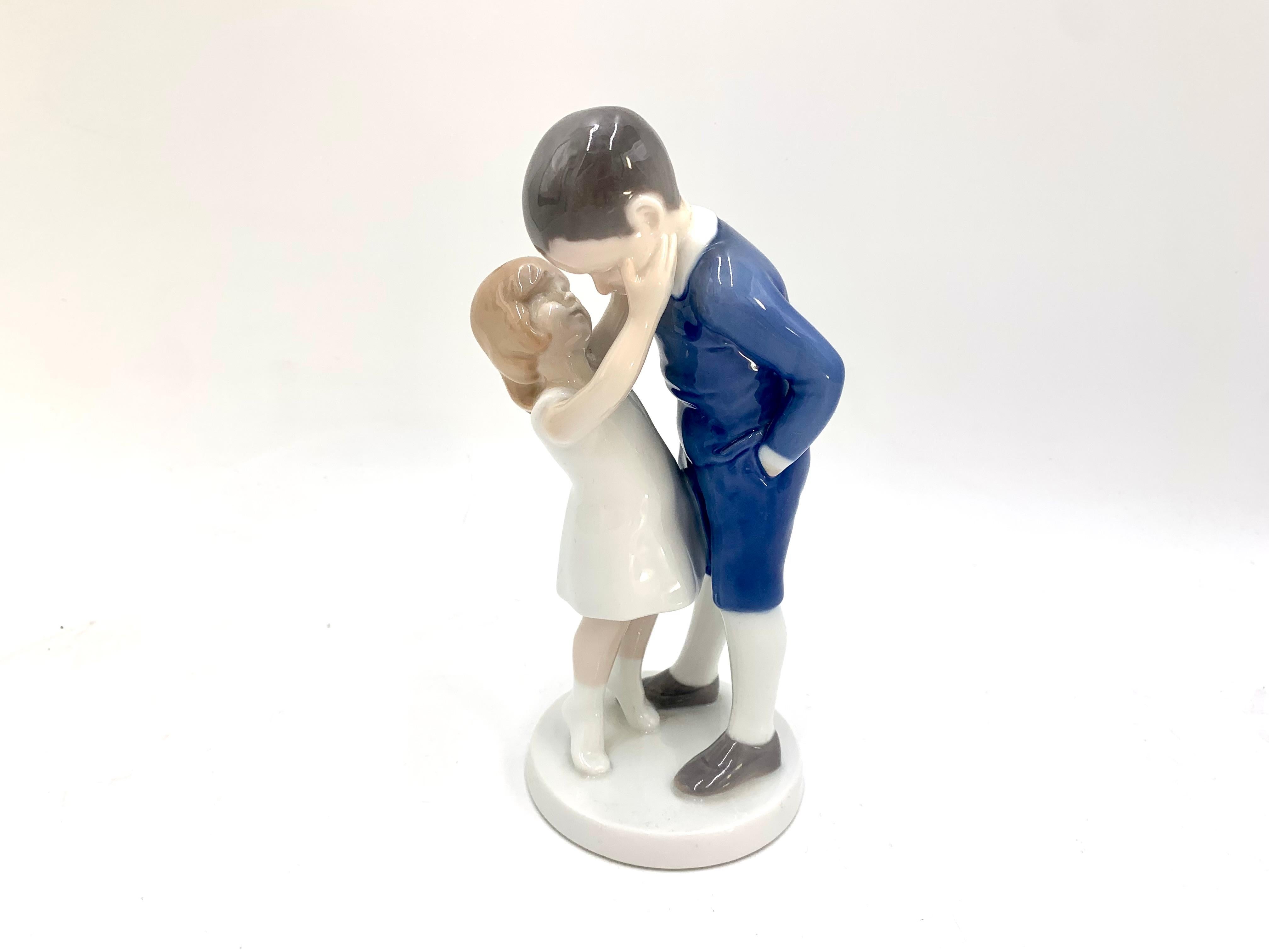 Porcelain Figurine of a Girl with a Boy, Bing & Grondahl, Denmark, 1960s / 1970s In Good Condition For Sale In Chorzów, PL