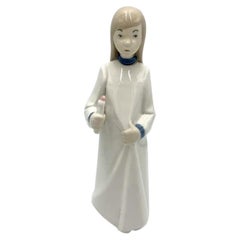 Figurine en porcelaine d'une fille avec une bougie, Espagne, années 1980