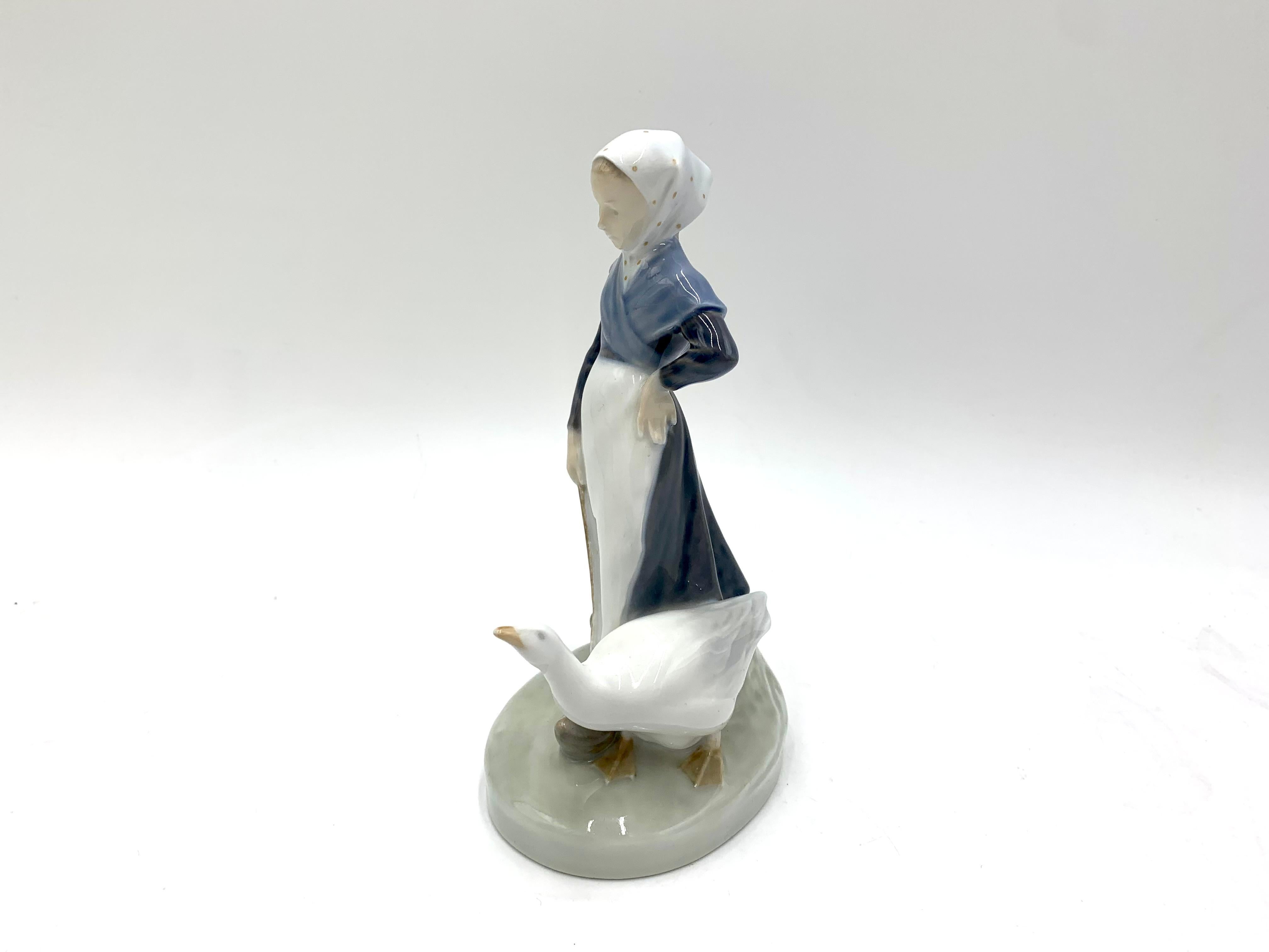Porcelain figurine of a woman with a goose

Made in Denmark by the Royal Copenhagen manufactory

Manufactured in the 1960s.

Model number # 528

Very good condition, no damage.

Measures: height 19cm width 11cm depth 8cm.