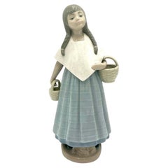 Figurine en porcelaine d'une jeune fille avec des queues de porc, Nao Lladro, Espagne