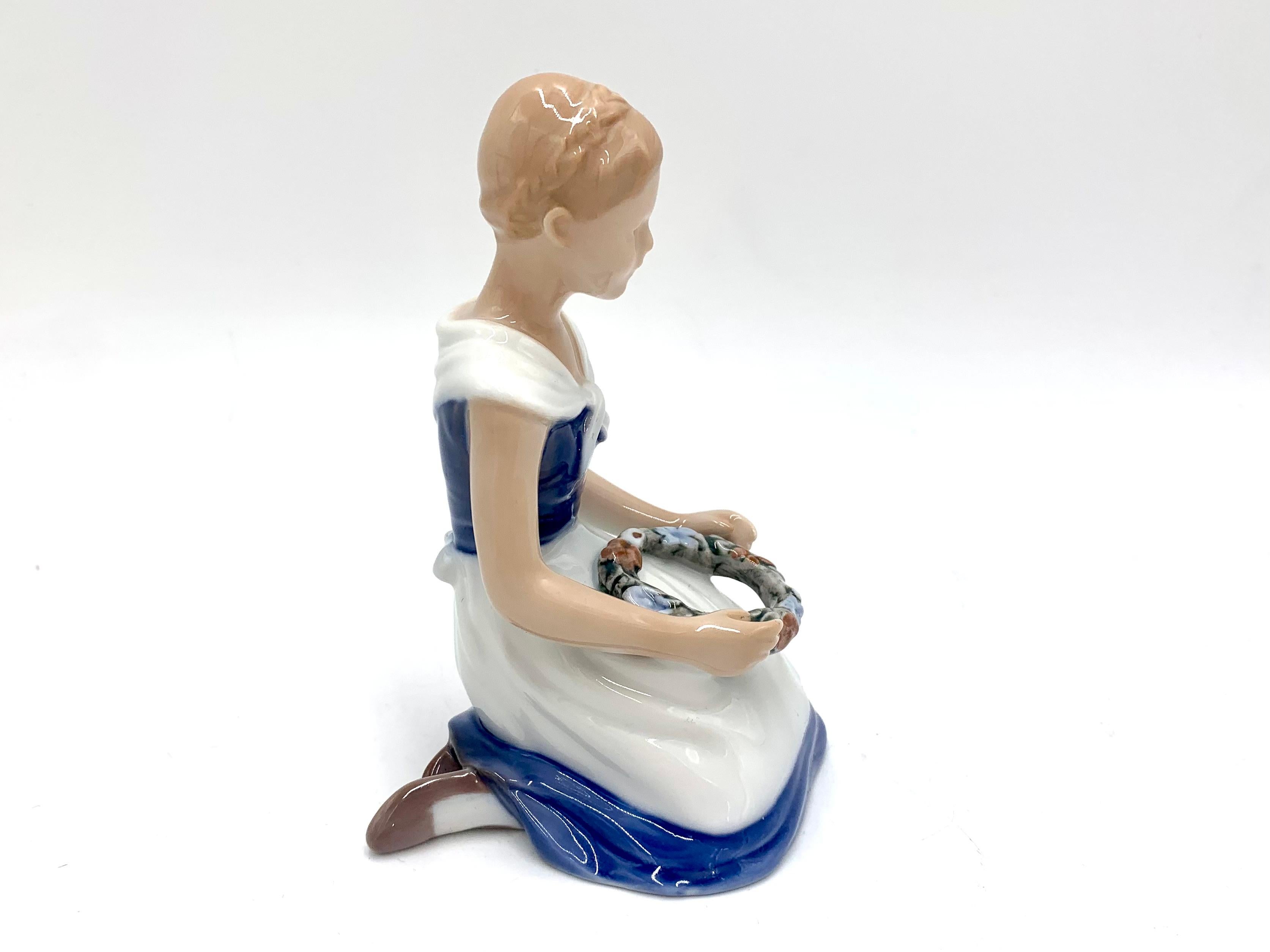 Porzellanfigur eines Mädchens mit Kranz, Bing & Grondahl, Dänemark, 1980er Jahre (Dänisch) im Angebot