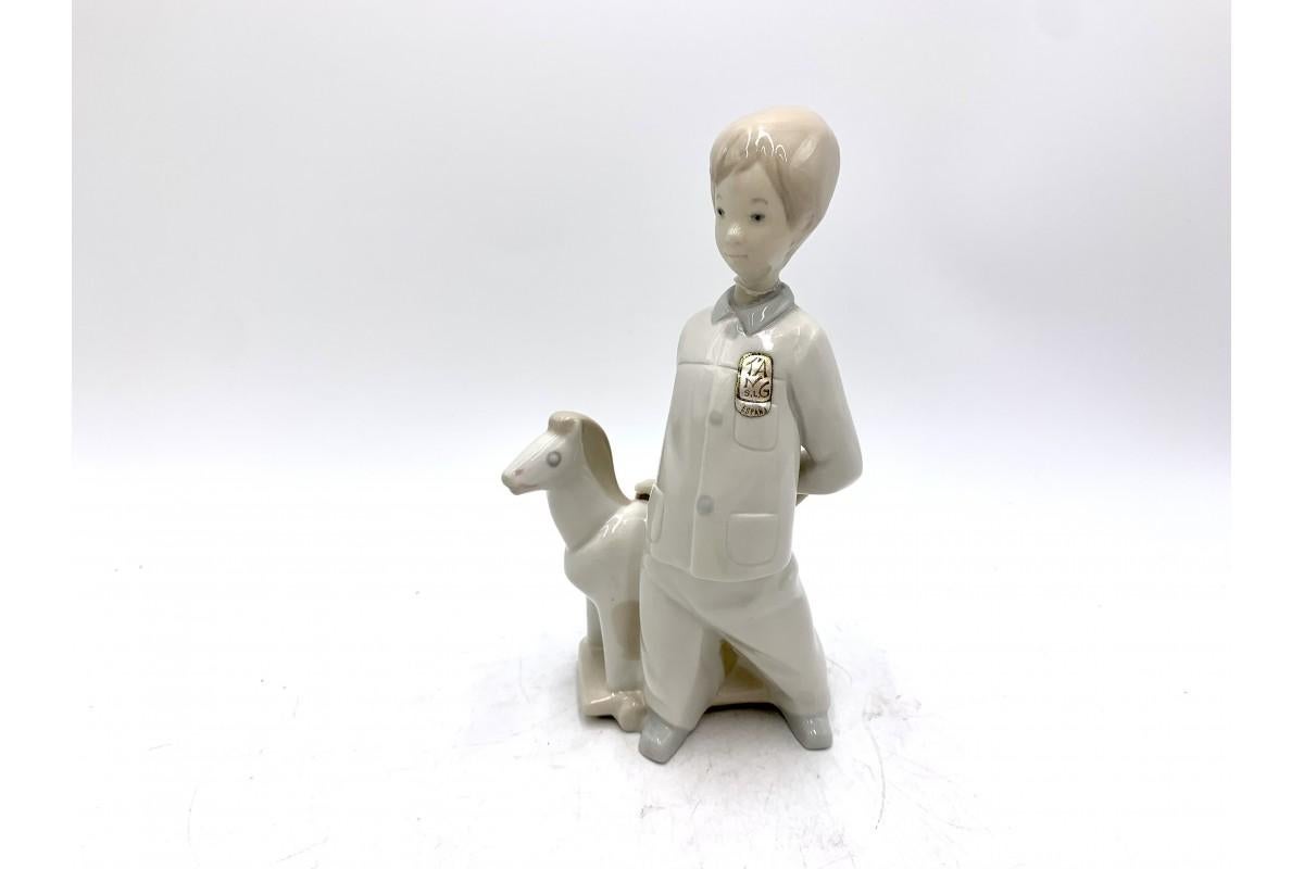 Porcelain Figurine of a Boy, Lladro, Spain, 1970s For Sale 1