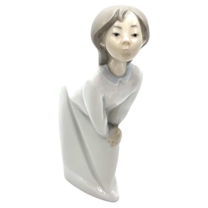 Porcelain figurine of a kissing girl, Lladro, Spain, 1970s For Sale